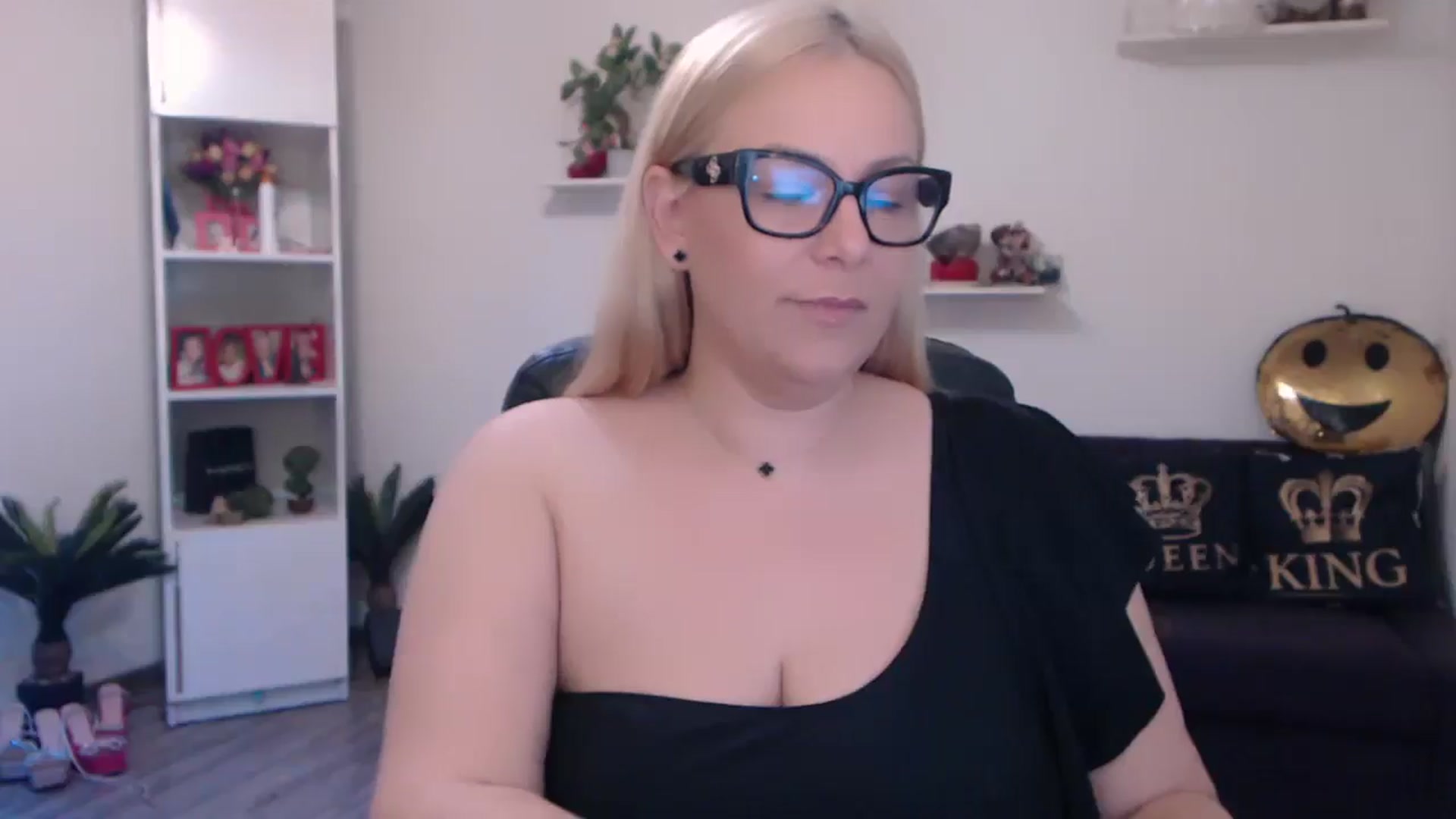 Gallery image thumbnail from A_baby_Boo's myfreecams stream on, 03/25/2025, 21:08 image 10 of 20