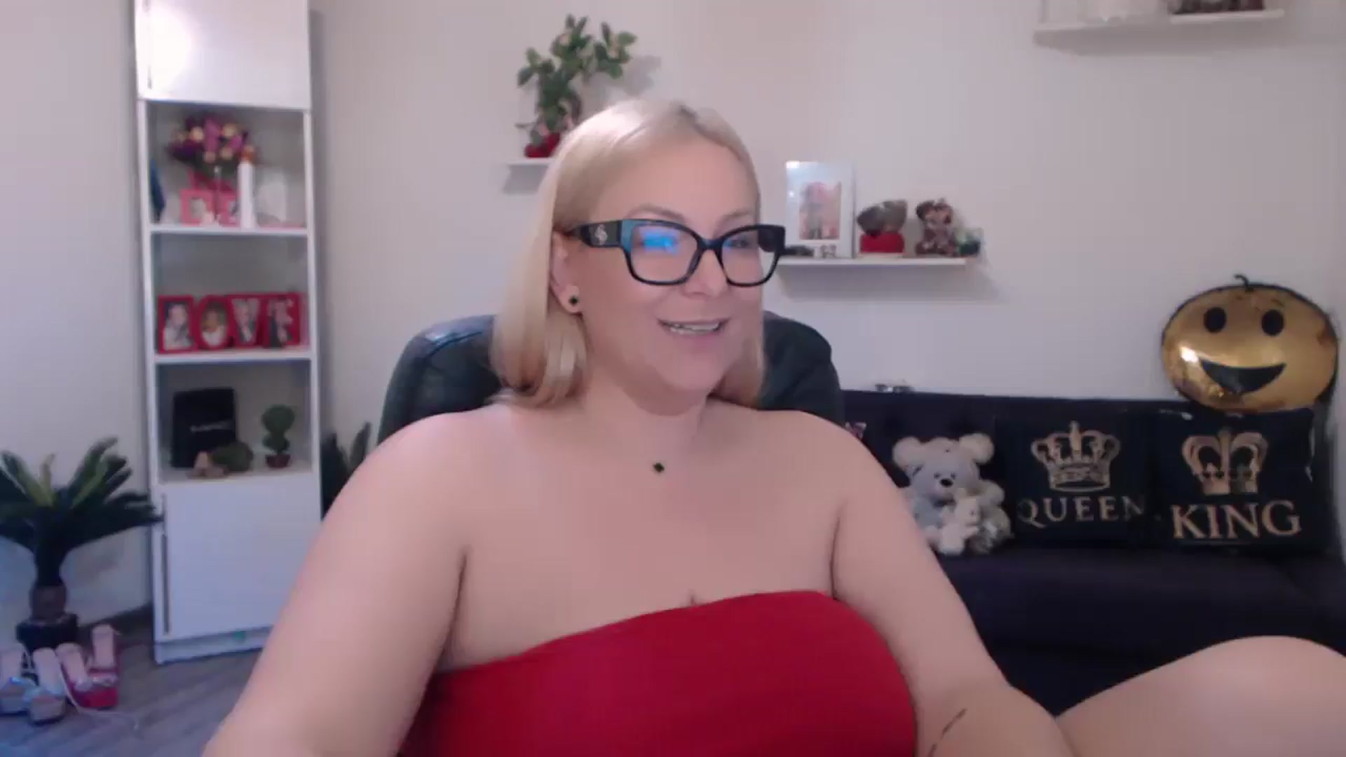 Gallery image thumbnail from A_baby_Boo's myfreecams stream on, 03/25/2025, 21:08 image 20 of 20