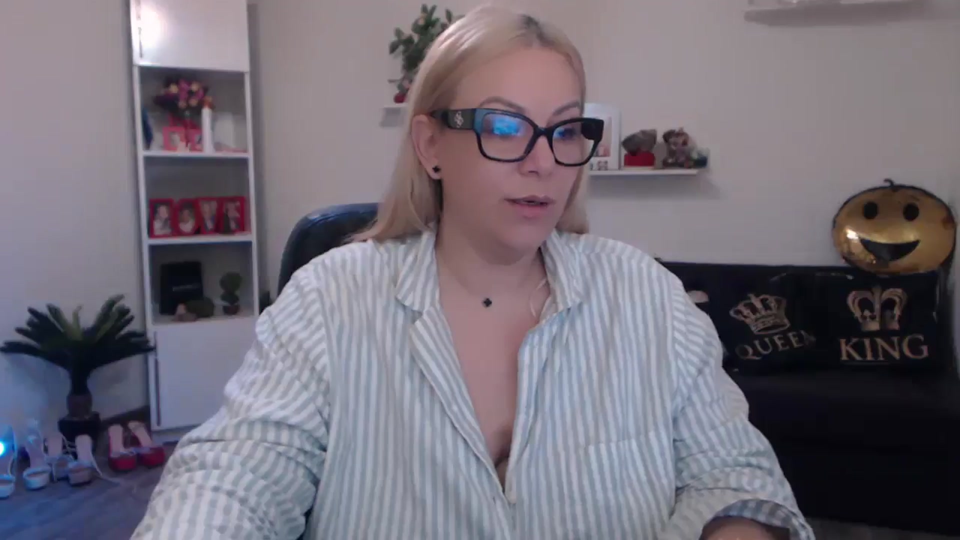 Gallery image thumbnail from A_baby_Boo's myfreecams stream on, 03/30/2025, 09:17 image 14 of 20