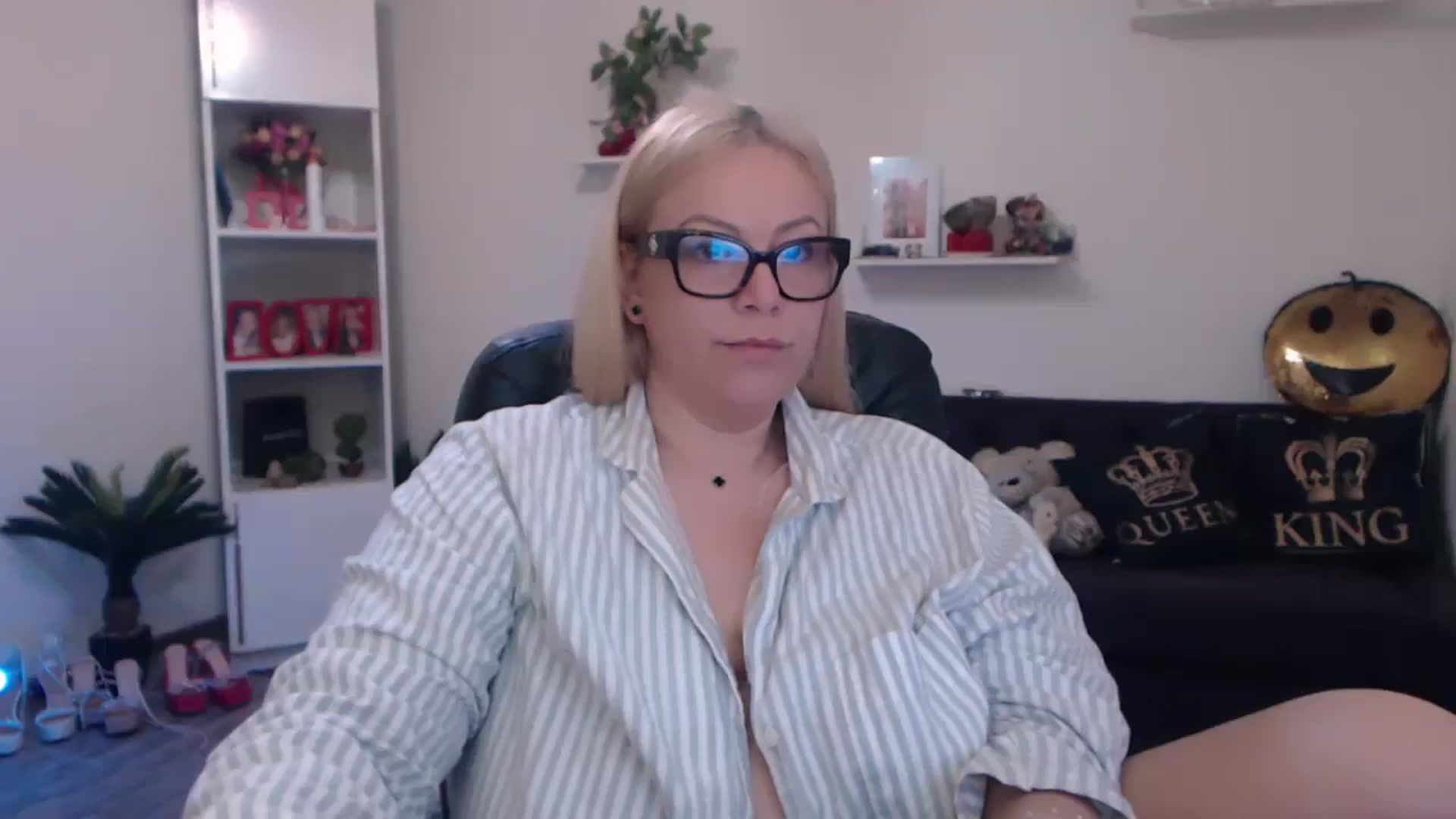 Gallery image thumbnail from A_baby_Boo's myfreecams stream on, 03/30/2025, 09:17 image 12 of 20
