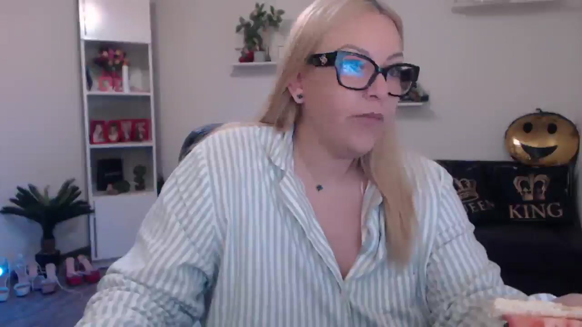 Gallery image thumbnail from A_baby_Boo's myfreecams stream on, 03/30/2025, 09:17 image 16 of 20