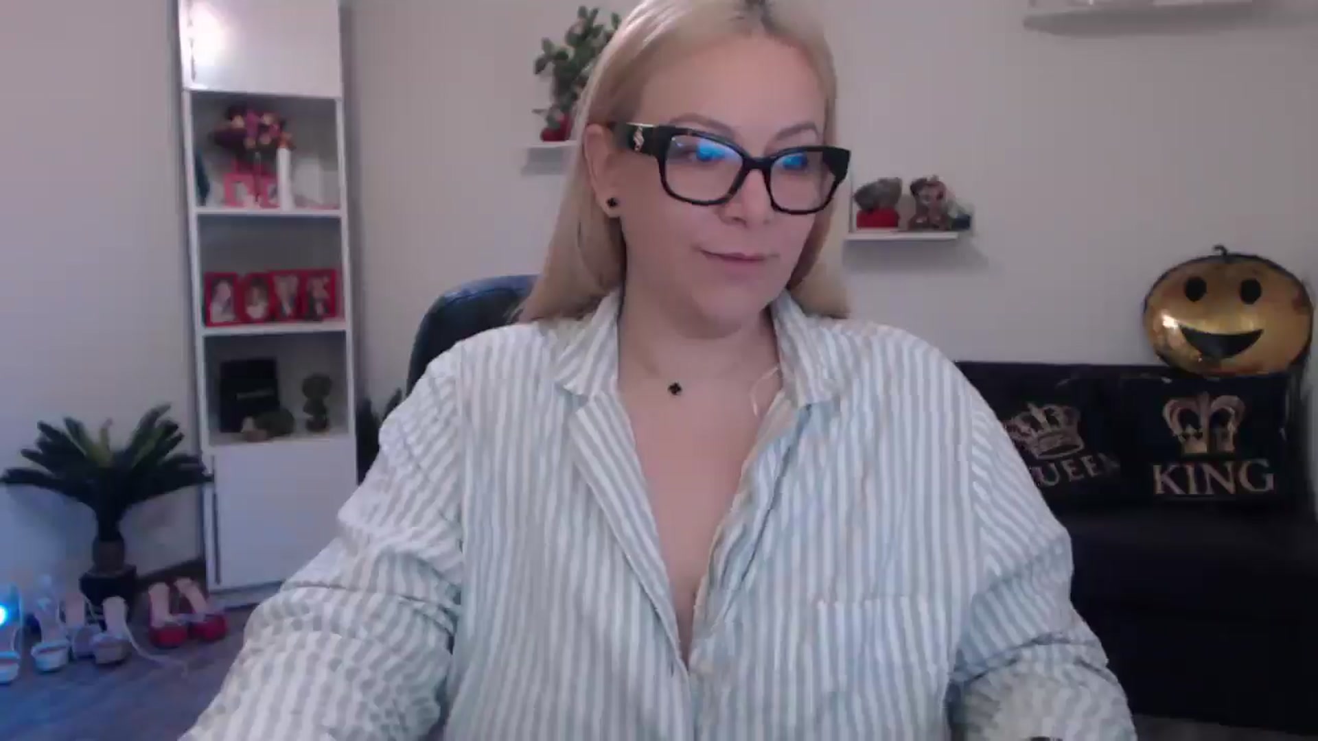 Gallery image thumbnail from A_baby_Boo's myfreecams stream on, 03/30/2025, 09:17 image 15 of 20