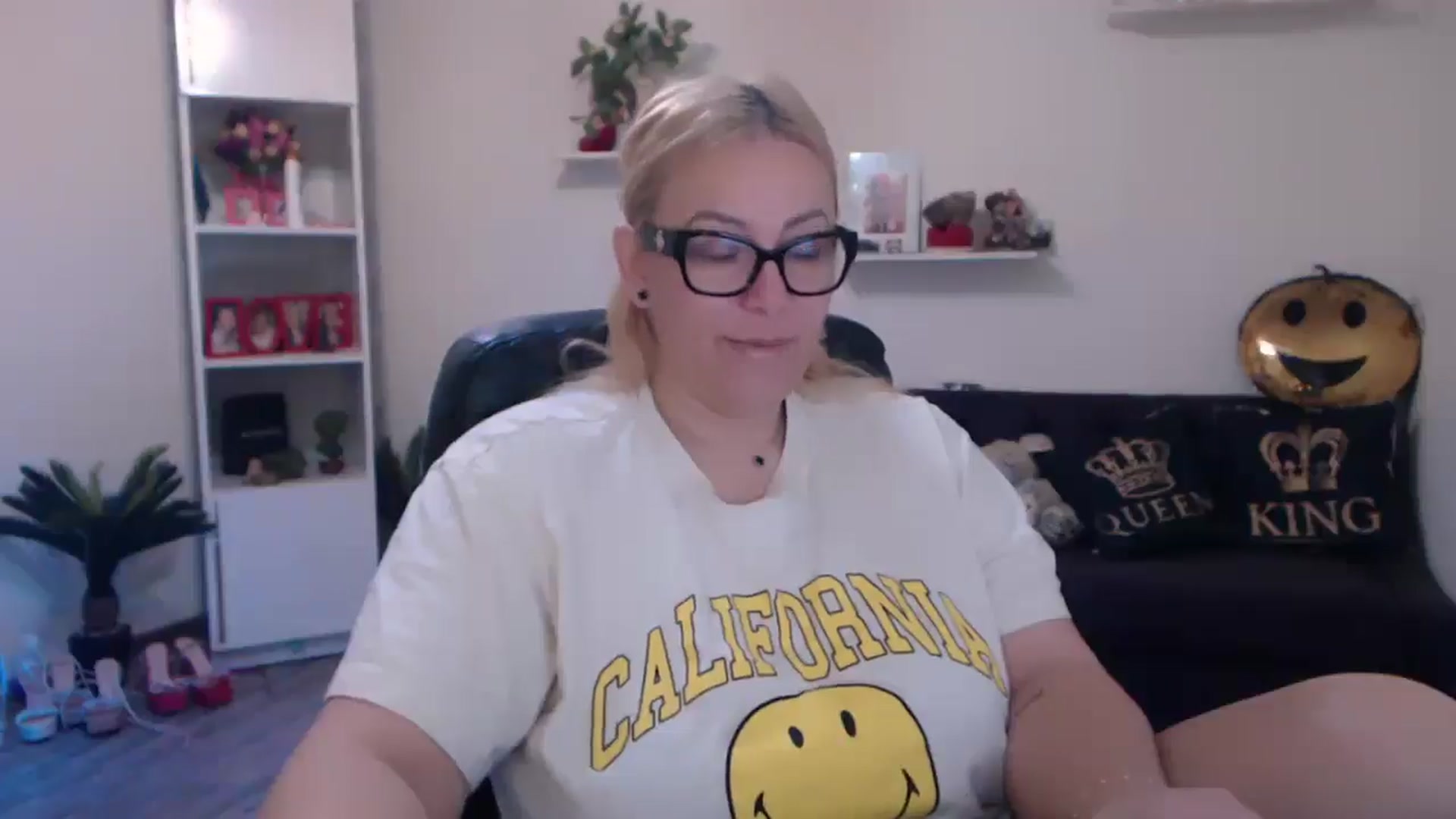 Gallery image thumbnail from A_baby_Boo's myfreecams stream on, 03/31/2025, 08:01 image 9 of 20