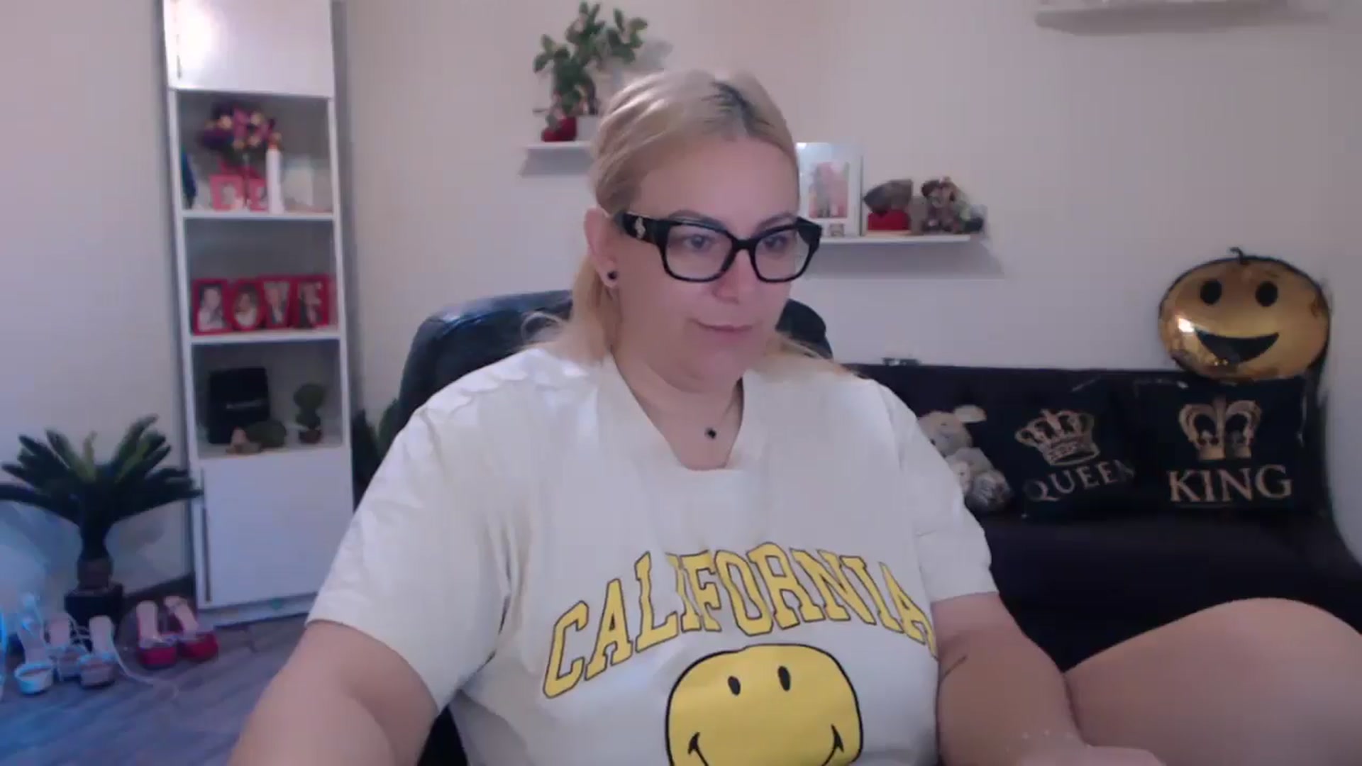 Gallery image thumbnail from A_baby_Boo's myfreecams stream on, 03/31/2025, 08:01 image 14 of 20