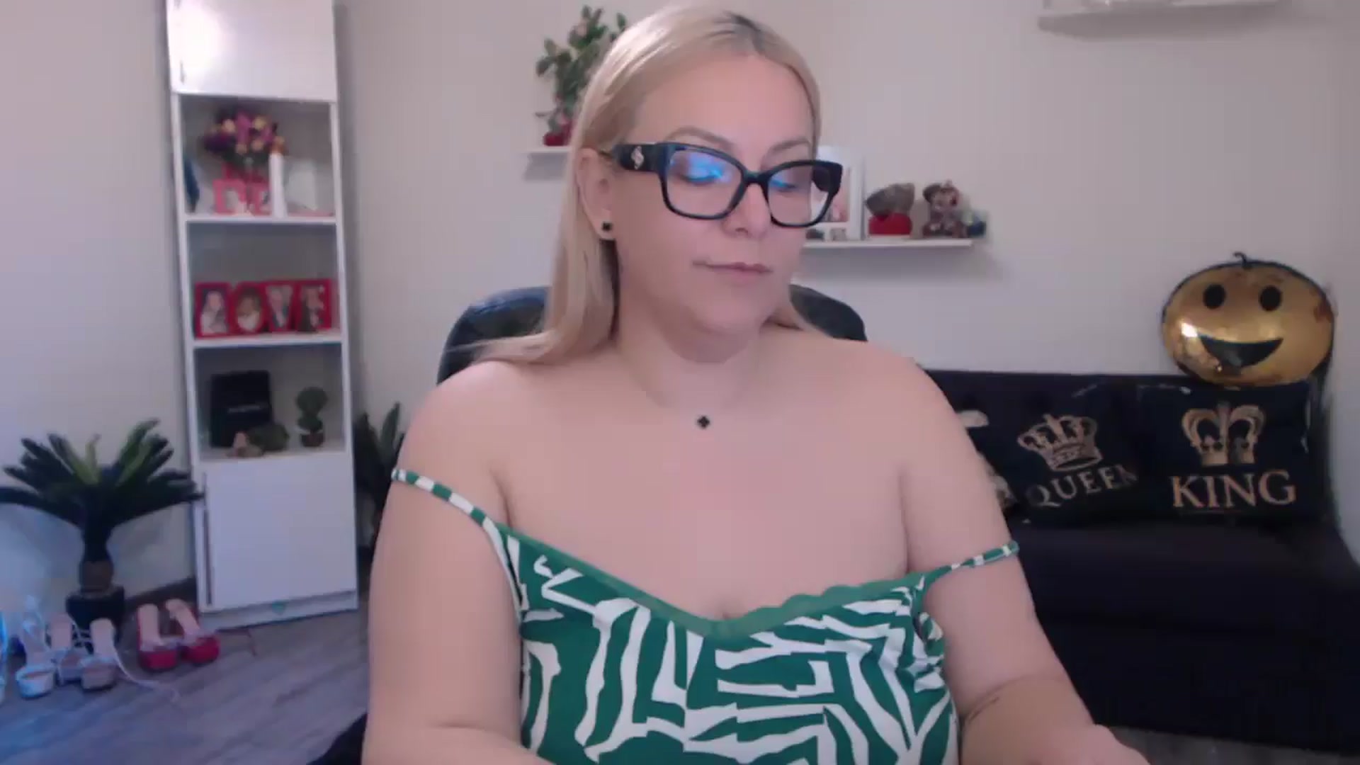 Gallery image thumbnail from A_baby_Boo's myfreecams stream on, 04/01/2025, 09:24 image 7 of 20