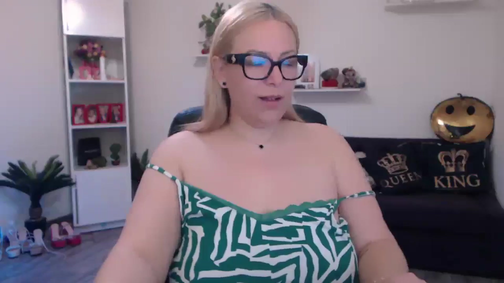 Gallery image thumbnail from A_baby_Boo's myfreecams stream on, 04/01/2025, 09:24 image 10 of 20