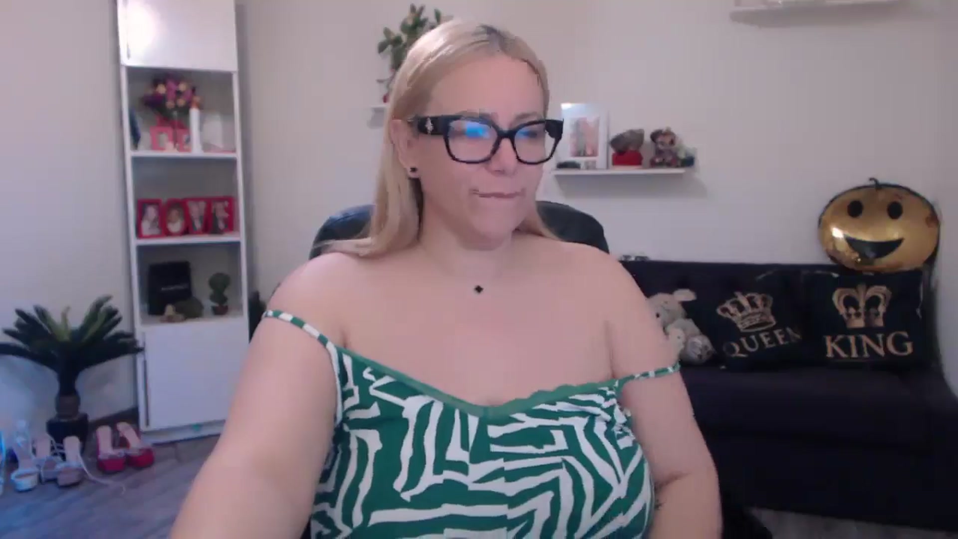 Gallery image thumbnail from A_baby_Boo's myfreecams stream on, 04/01/2025, 09:24 image 8 of 20