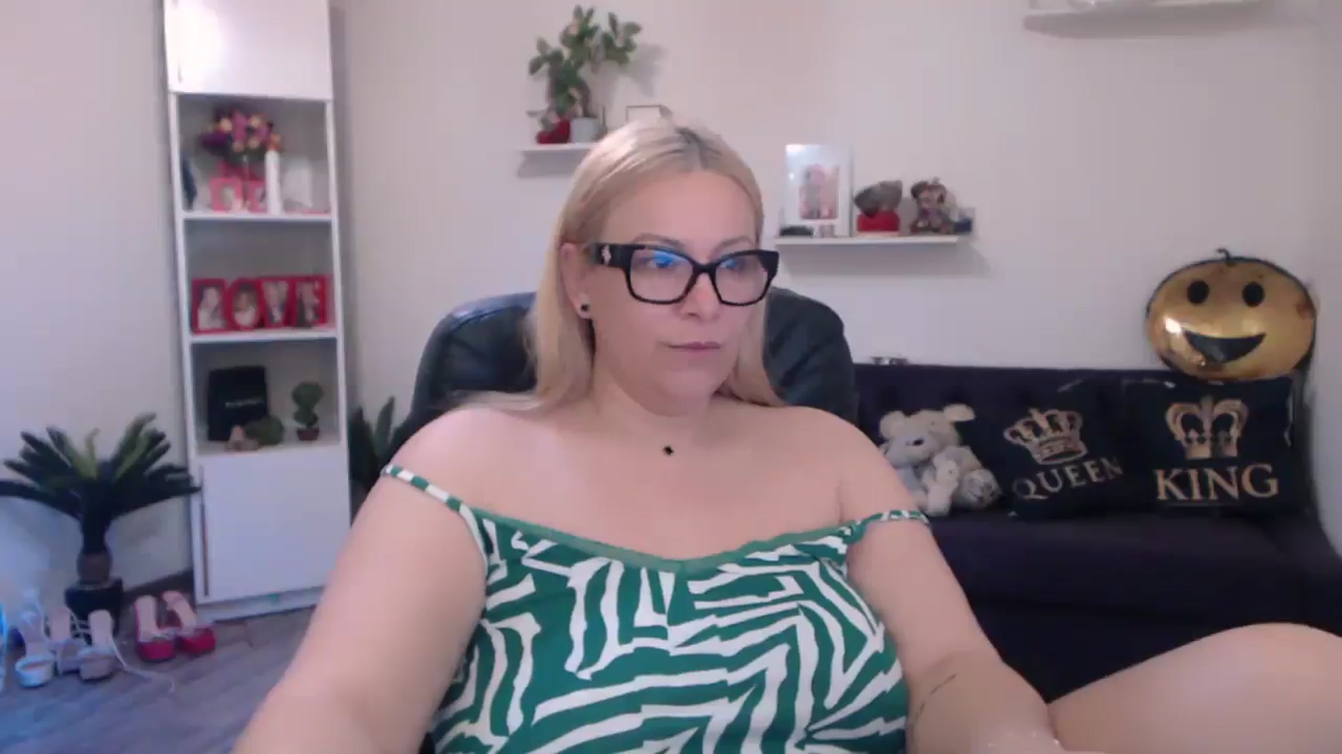 Gallery image thumbnail from A_baby_Boo's myfreecams stream on, 04/01/2025, 09:24 image 14 of 20