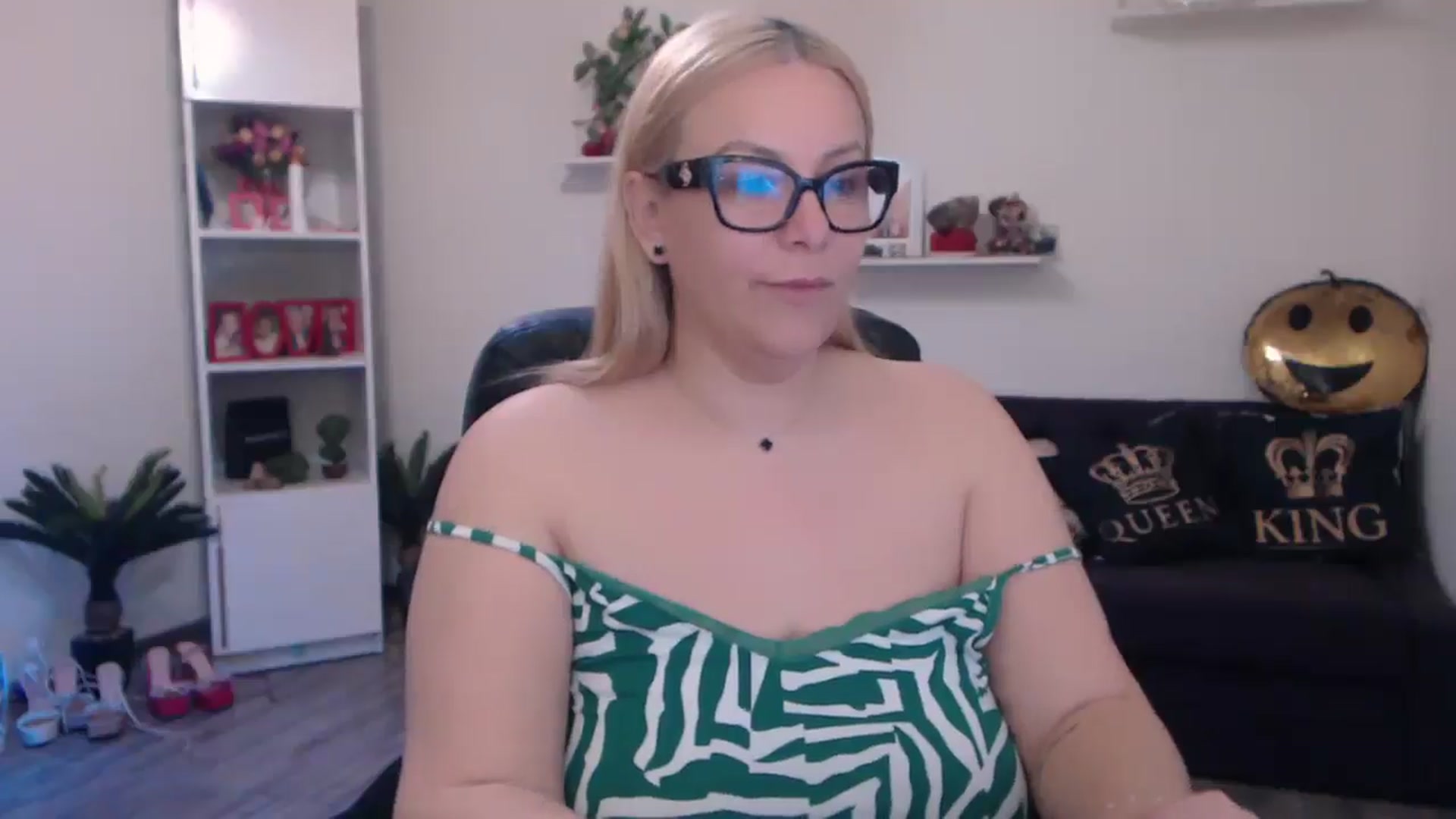 Gallery image thumbnail from A_baby_Boo's myfreecams stream on, 04/01/2025, 09:24 image 3 of 20