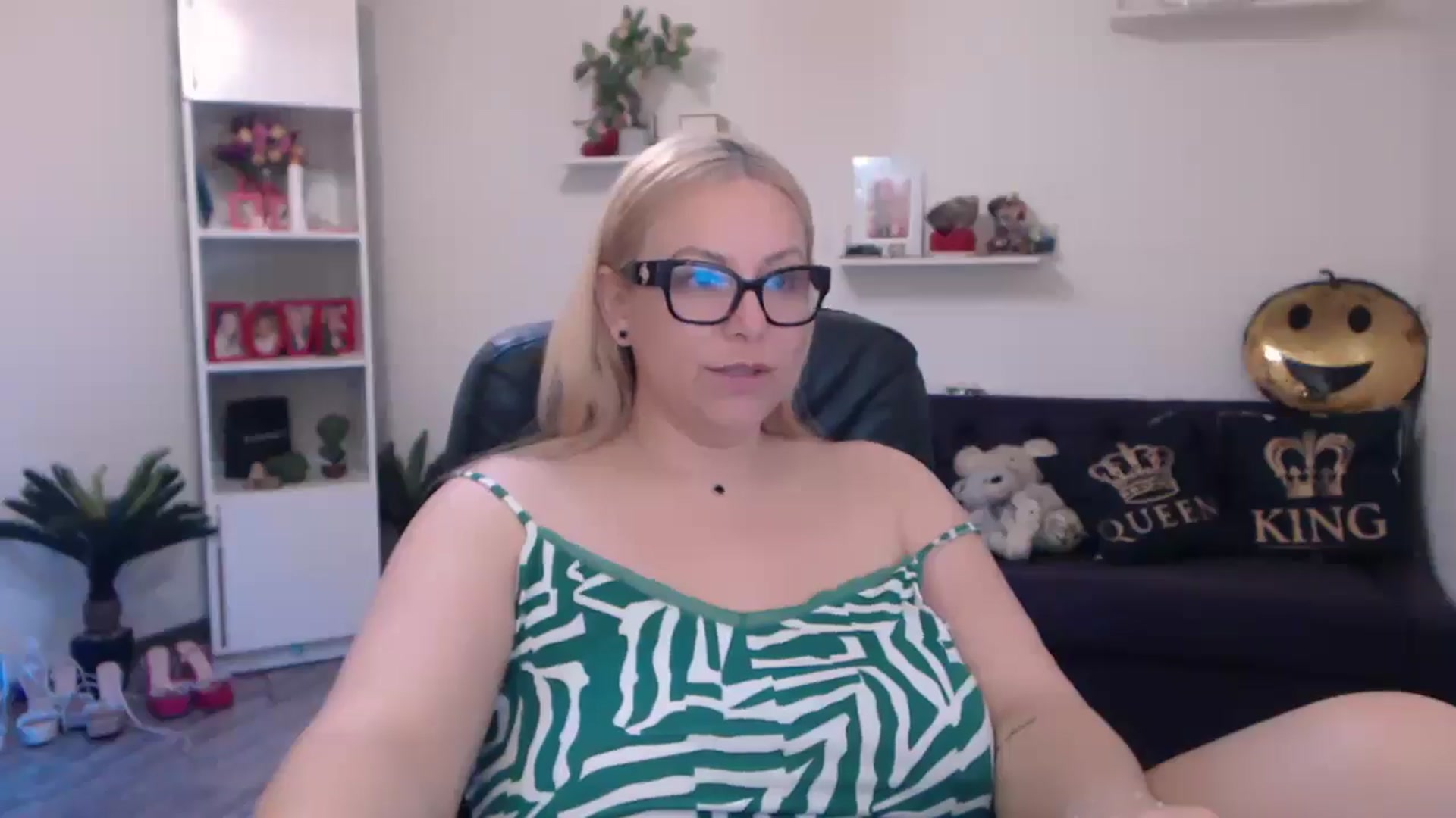 Gallery image thumbnail from A_baby_Boo's myfreecams stream on, 04/01/2025, 09:24 image 17 of 20