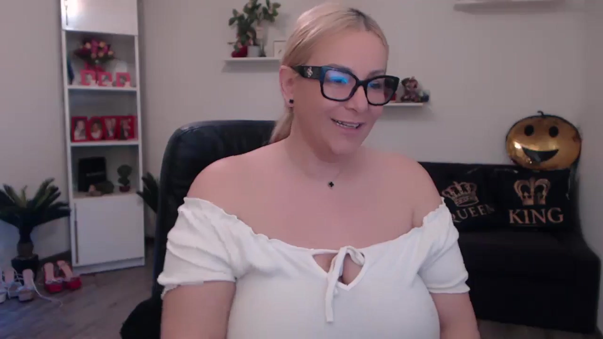 Gallery image thumbnail from A_baby_Boo's myfreecams stream on, 04/01/2025, 14:17 image 18 of 20