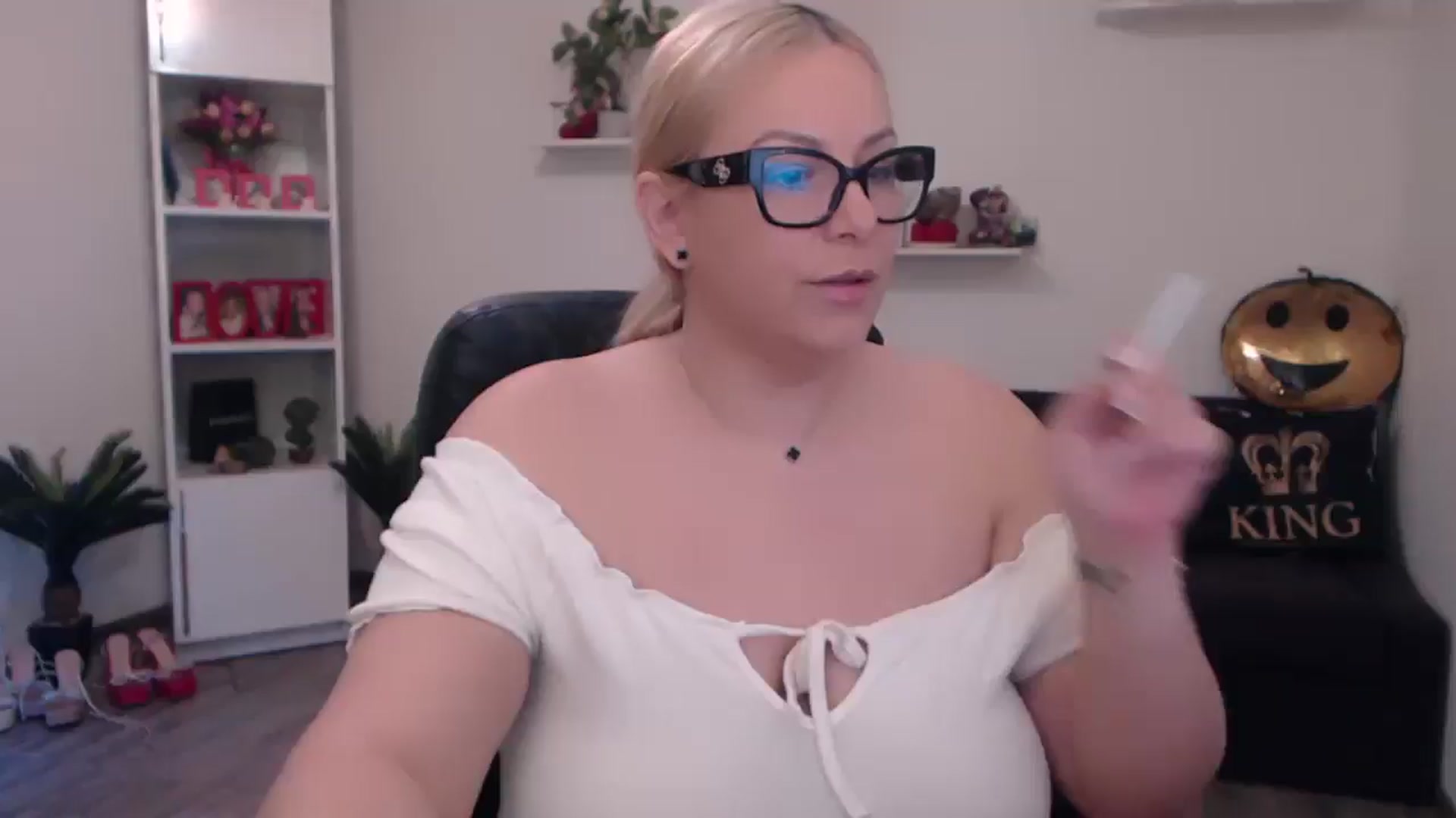 Gallery image thumbnail from A_baby_Boo's myfreecams stream on, 04/01/2025, 14:17 image 1 of 20