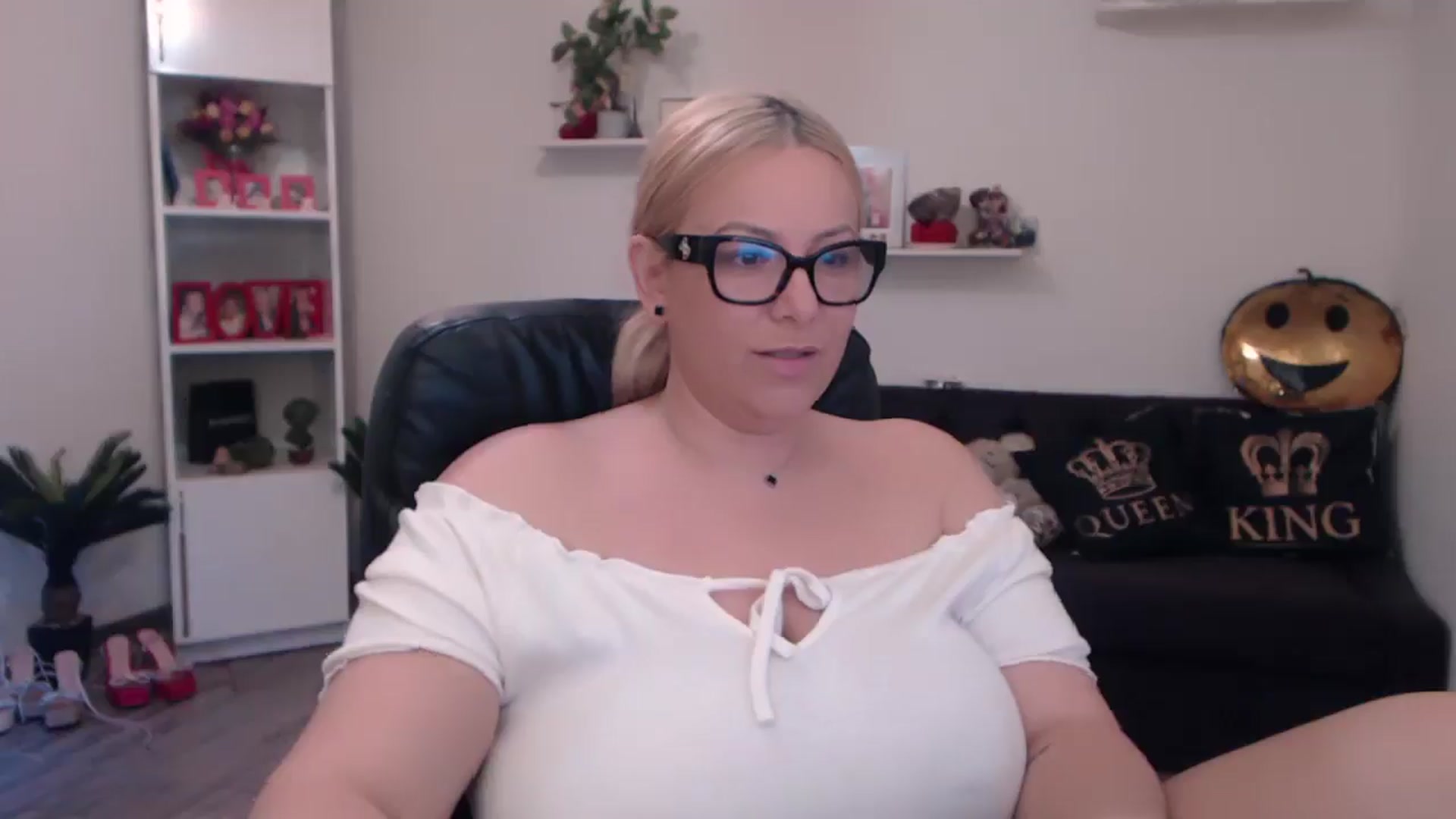 Gallery image thumbnail from A_baby_Boo's myfreecams stream on, 04/01/2025, 14:17 image 19 of 20