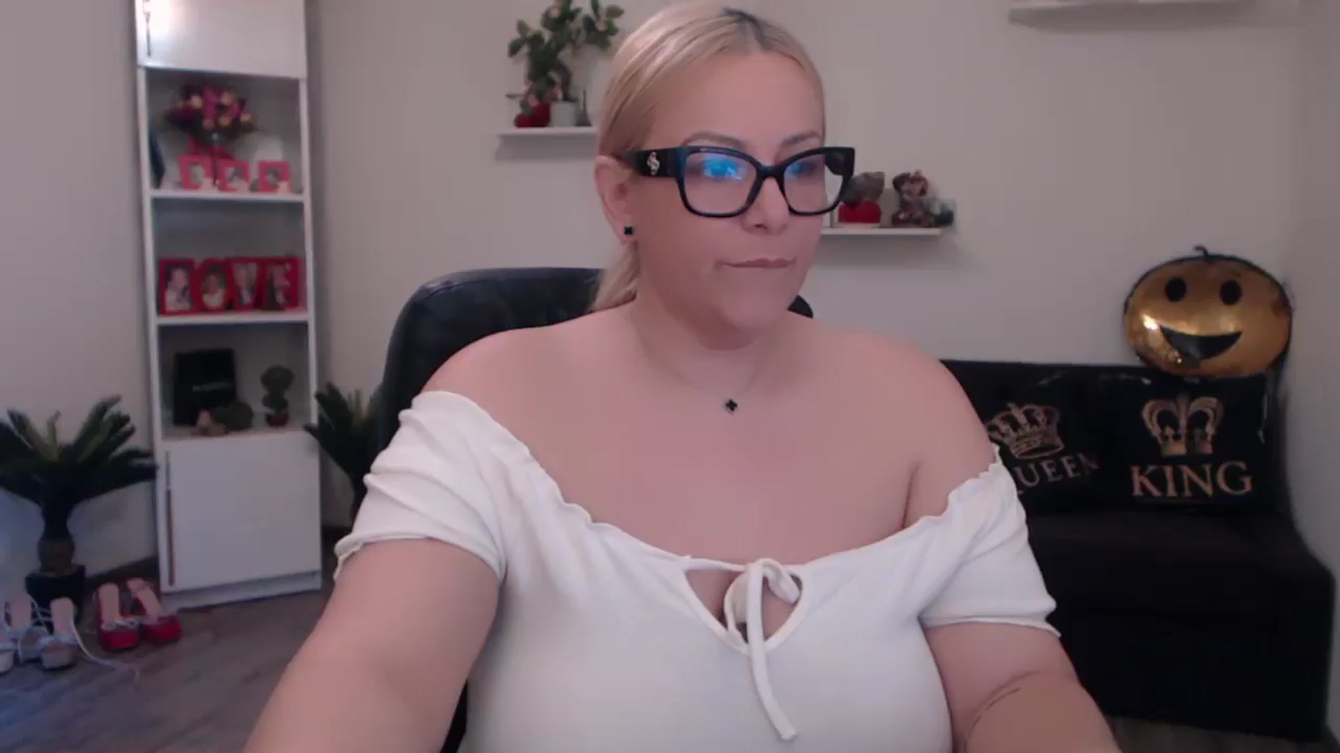 Gallery image thumbnail from A_baby_Boo's myfreecams stream on, 04/01/2025, 14:17 image 4 of 20