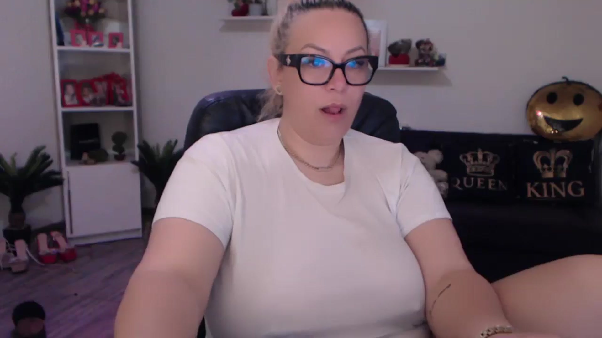 Gallery image thumbnail from A_baby_Boo's myfreecams stream on, 04/22/2025, 13:24 image 9 of 20