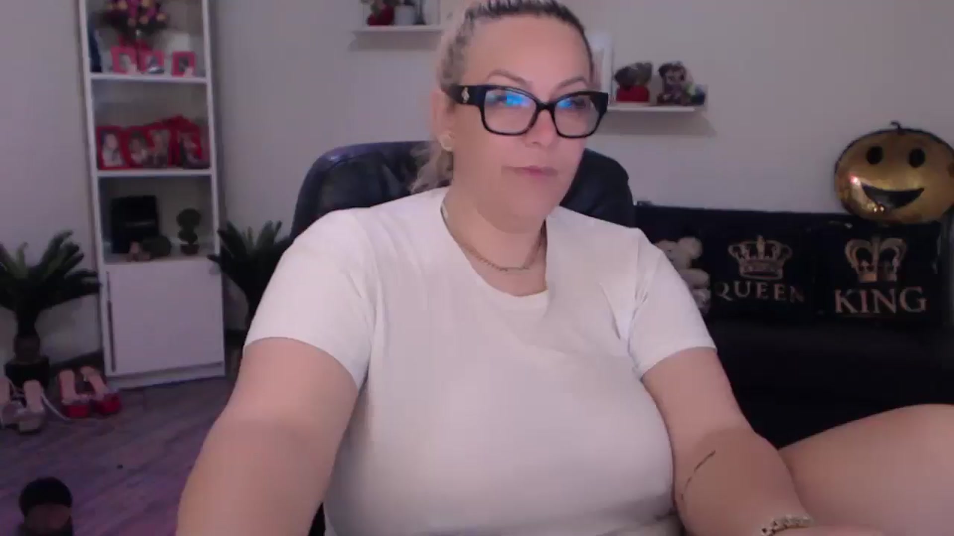 Gallery image thumbnail from A_baby_Boo's myfreecams stream on, 04/22/2025, 13:24 image 8 of 20