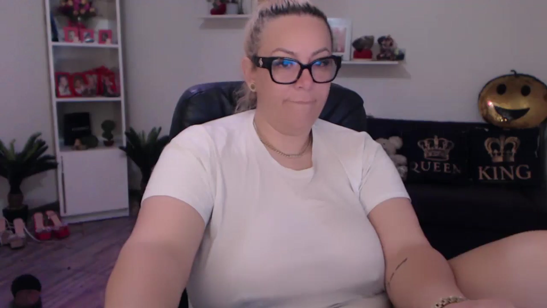 Gallery image thumbnail from A_baby_Boo's myfreecams stream on, 04/22/2025, 13:24 image 11 of 20