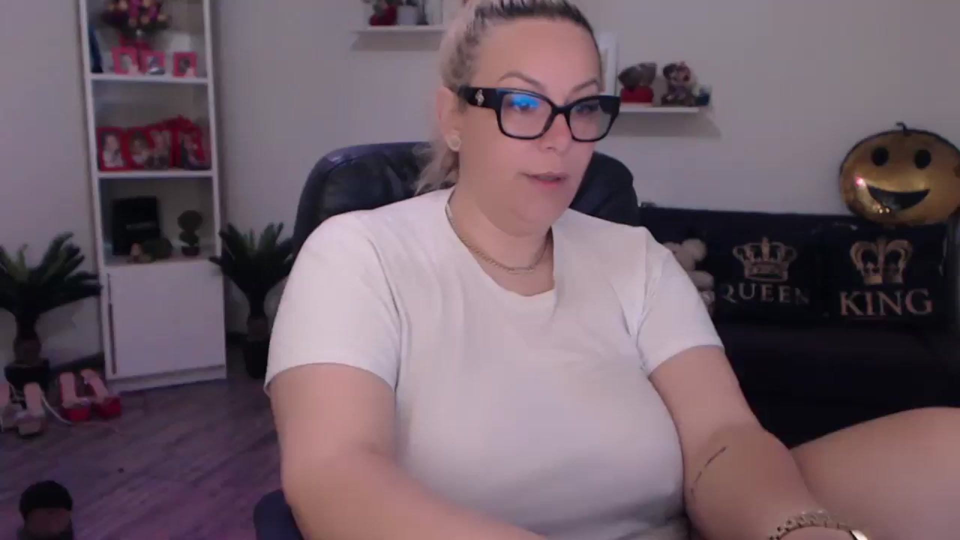 Gallery image thumbnail from A_baby_Boo's myfreecams stream on, 04/22/2025, 13:24 image 7 of 20
