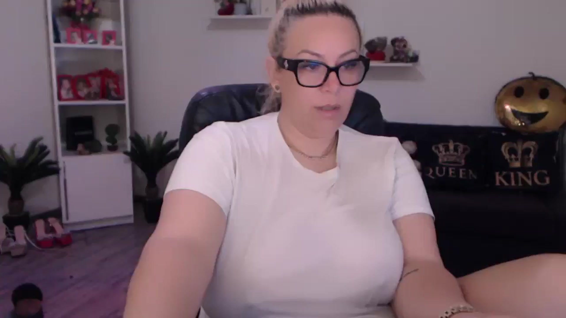 Gallery image thumbnail from A_baby_Boo's myfreecams stream on, 04/22/2025, 13:24 image 1 of 20