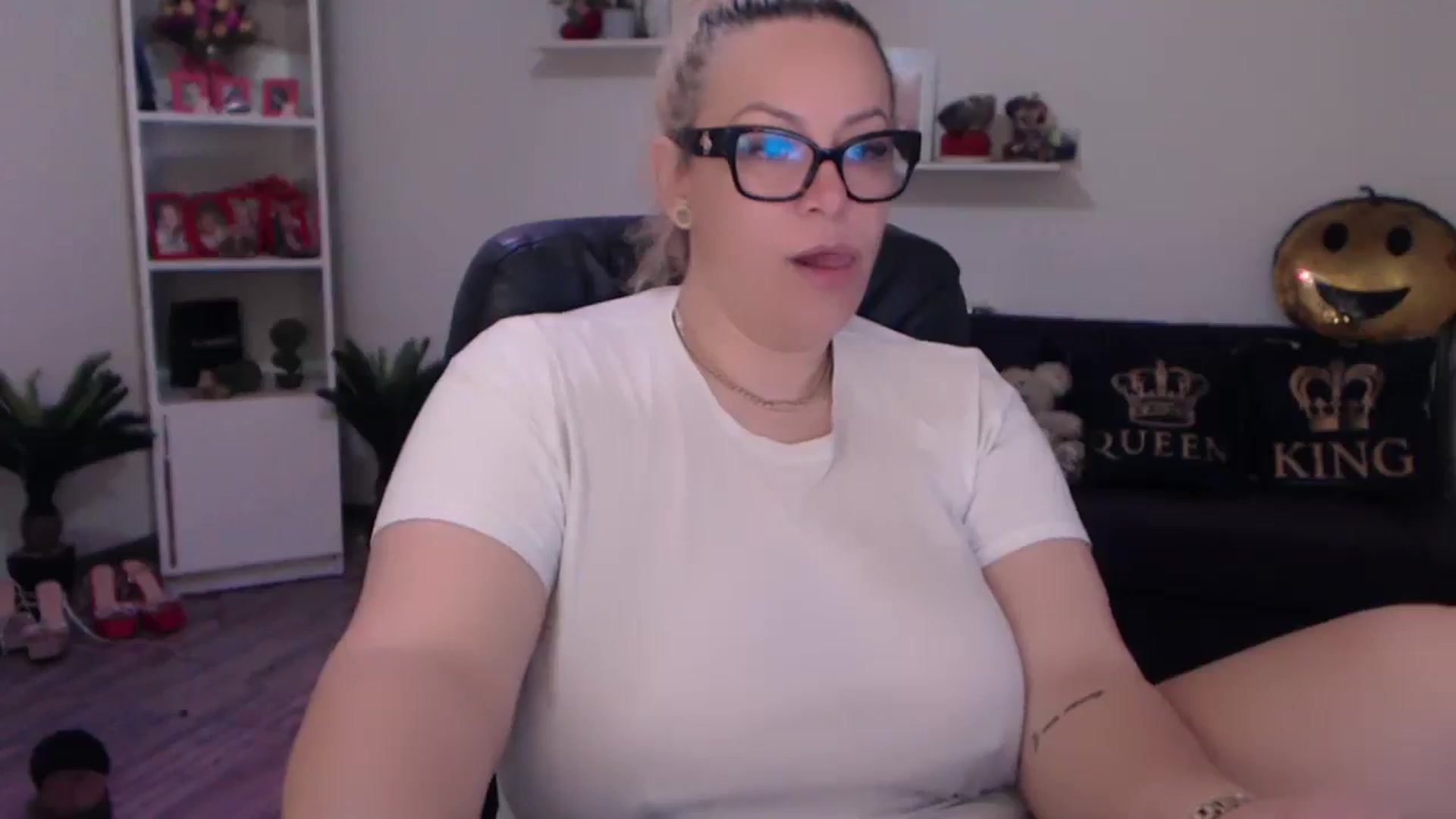 Gallery image thumbnail from A_baby_Boo's myfreecams stream on, 04/22/2025, 13:24 image 4 of 20