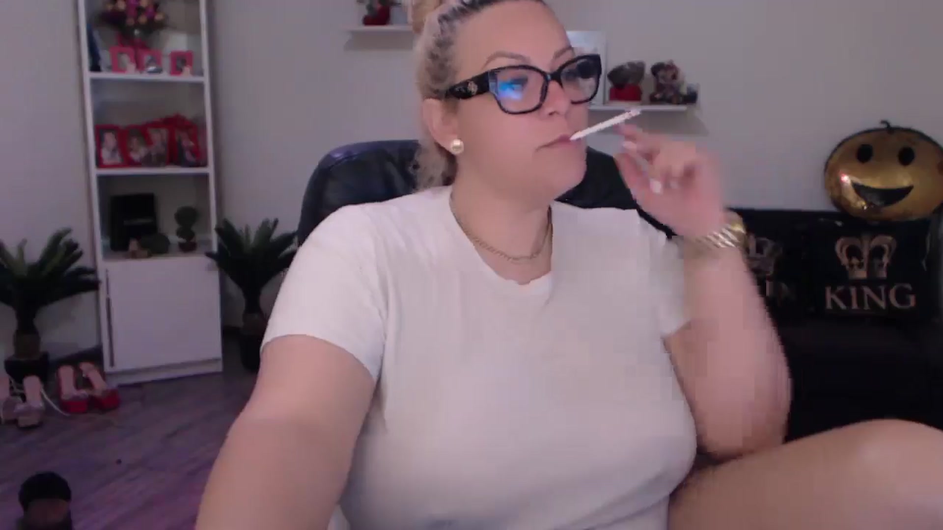 Gallery image thumbnail from A_baby_Boo's myfreecams stream on, 04/22/2025, 13:24 image 3 of 20