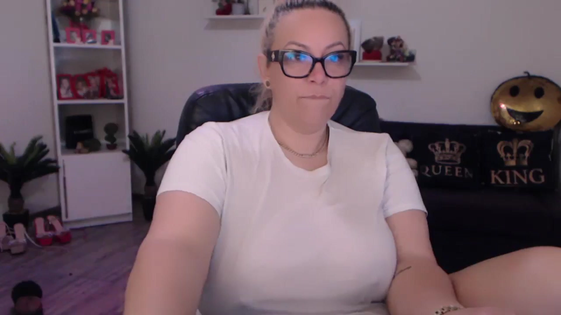 Gallery image thumbnail from A_baby_Boo's myfreecams stream on, 04/22/2025, 13:24 image 2 of 20