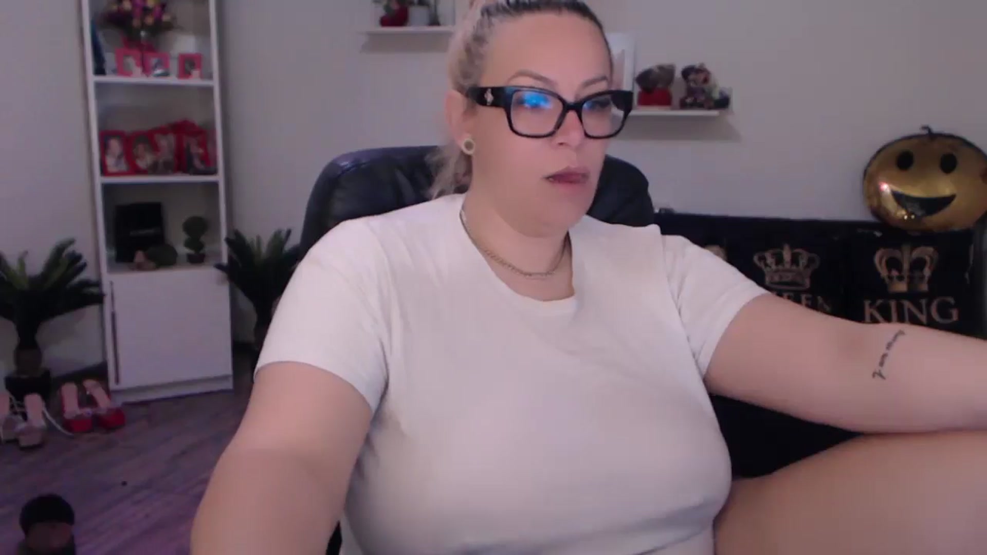 Gallery image thumbnail from A_baby_Boo's myfreecams stream on, 04/22/2025, 13:24 image 5 of 20