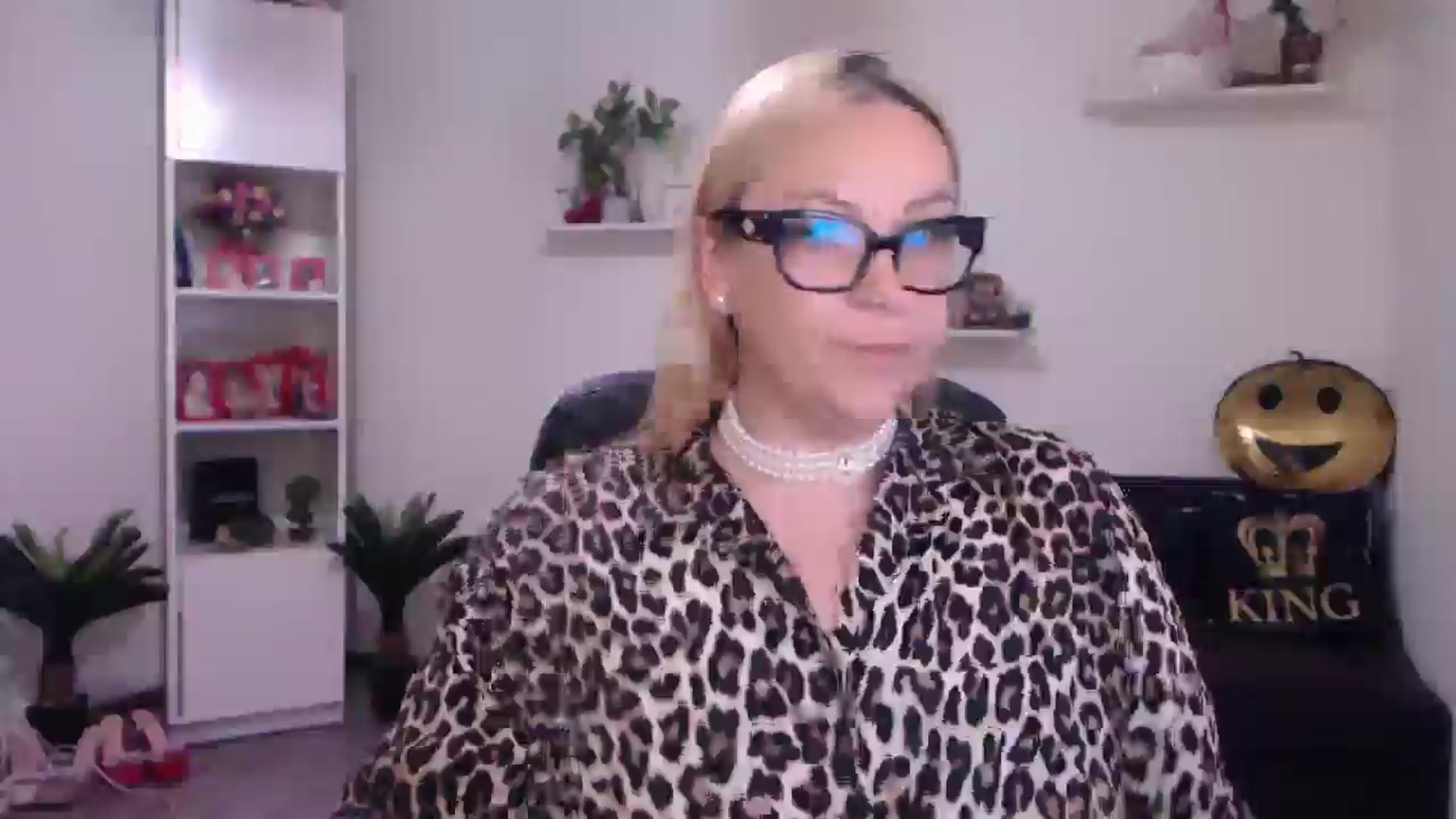 Gallery image thumbnail from A_baby_Boo's myfreecams stream on, 04/24/2025, 14:05 image 7 of 20