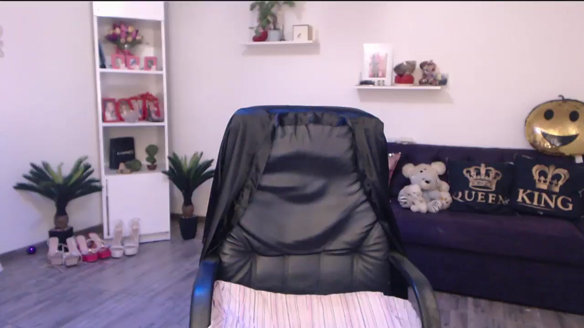 Gallery image thumbnail from A_baby_Boo's myfreecams stream on, 05/19/2025, 20:18 image 8 of 20