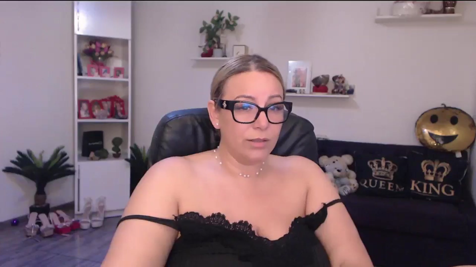 Gallery image thumbnail from A_baby_Boo's myfreecams stream on, 05/30/2025, 15:37 image 14 of 20