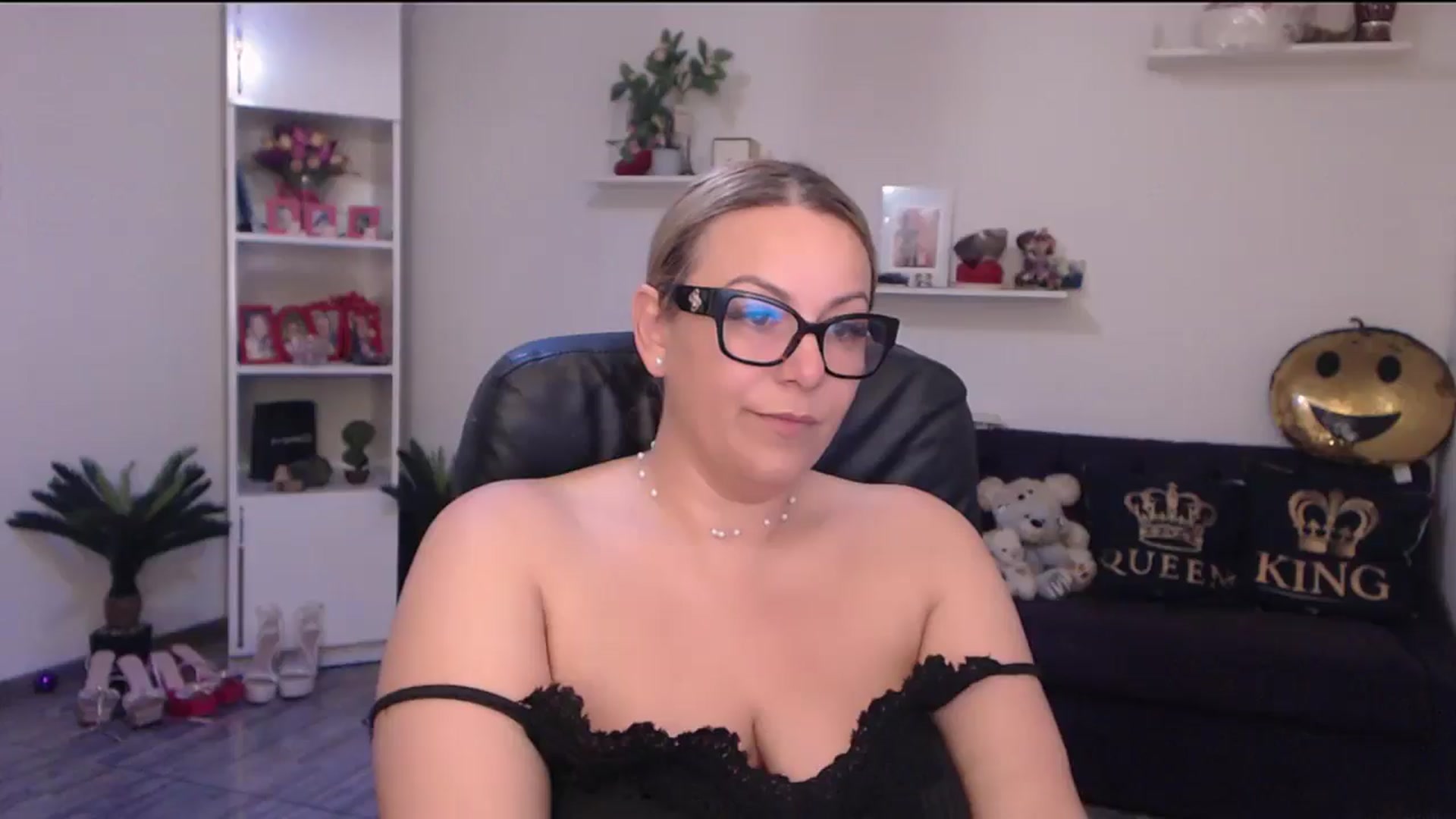 Gallery image thumbnail from A_baby_Boo's myfreecams stream on, 05/30/2025, 15:37 image 17 of 20