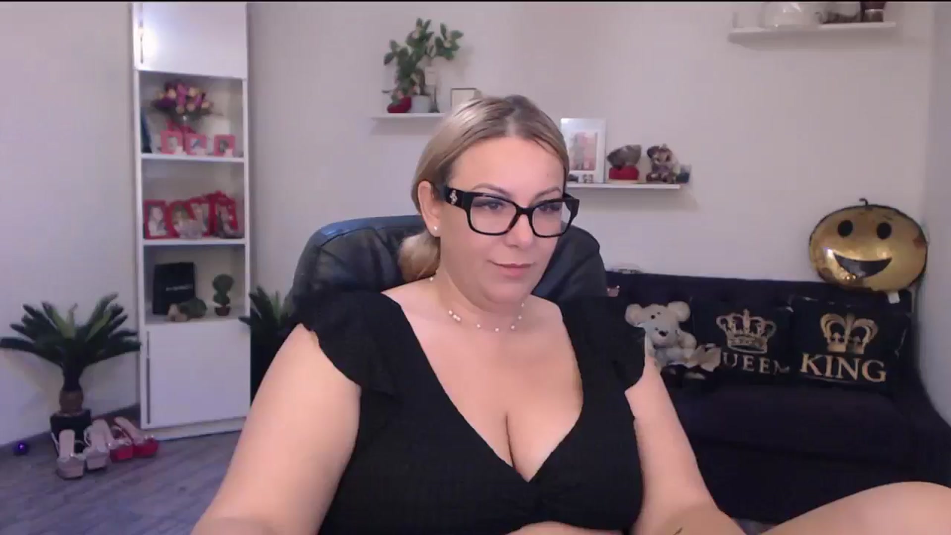 Gallery image thumbnail from A_baby_Boo's myfreecams stream on, 05/31/2025, 10:27 image 6 of 20