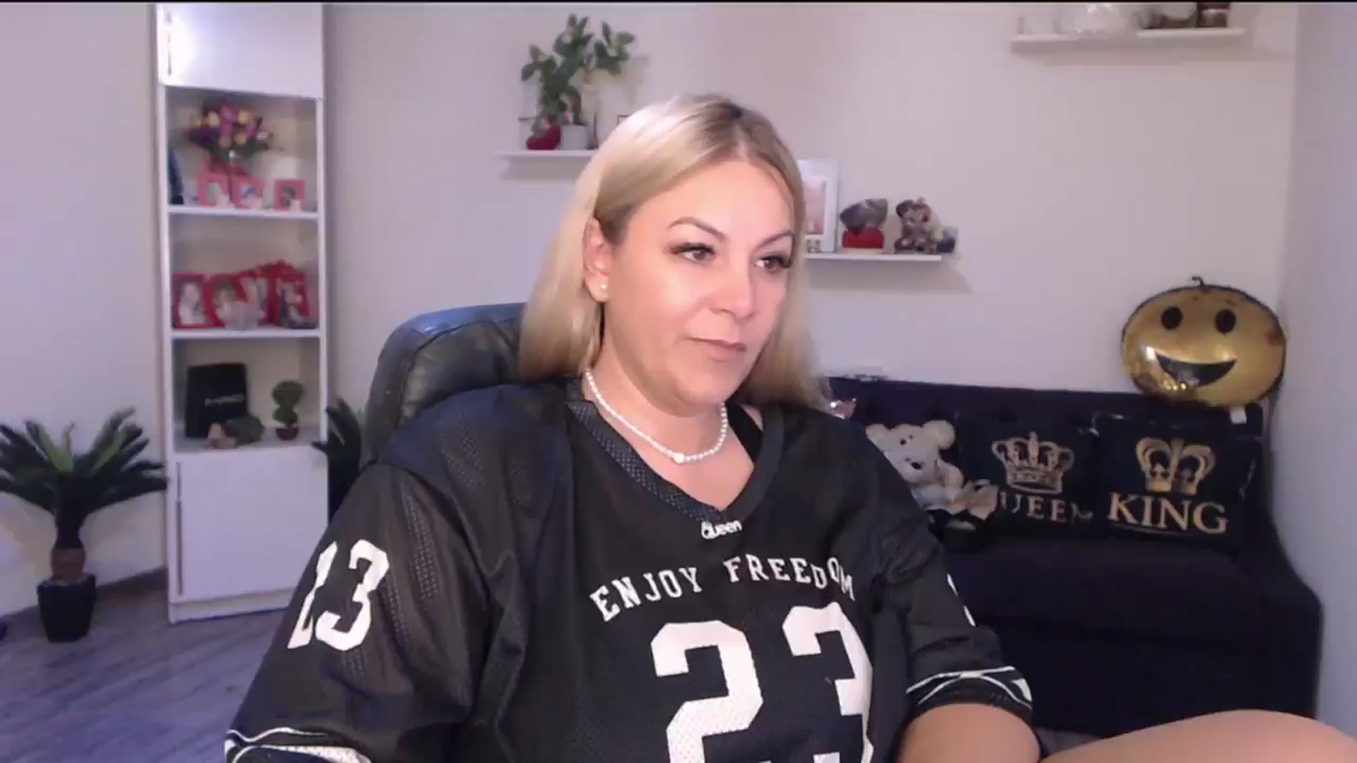 Gallery image thumbnail from A_baby_Boo's myfreecams stream on, 06/02/2025, 15:55 image 18 of 20
