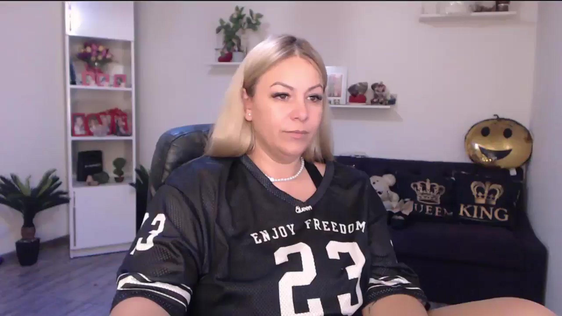 Gallery image thumbnail from A_baby_Boo's myfreecams stream on, 06/02/2025, 15:55 image 13 of 20