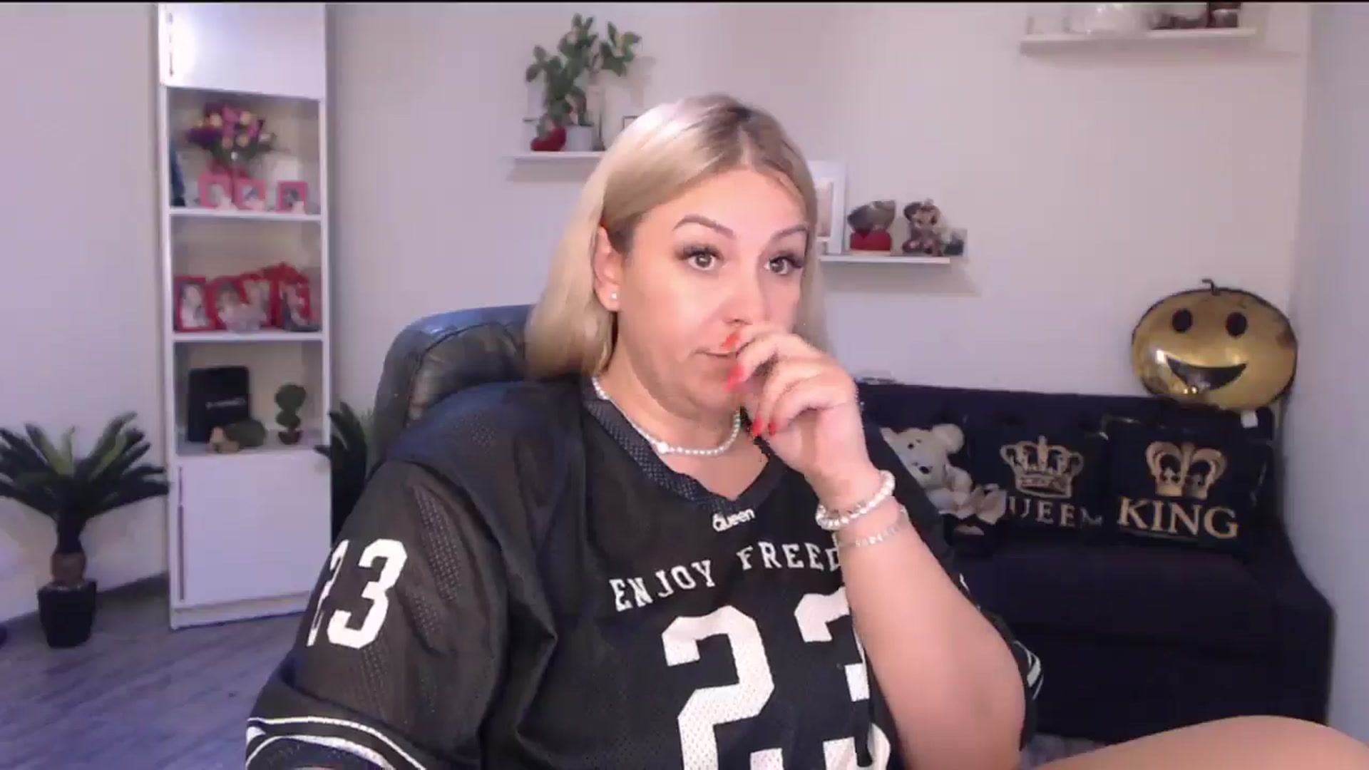Gallery image thumbnail from A_baby_Boo's myfreecams stream on, 06/02/2025, 15:55 image 16 of 20