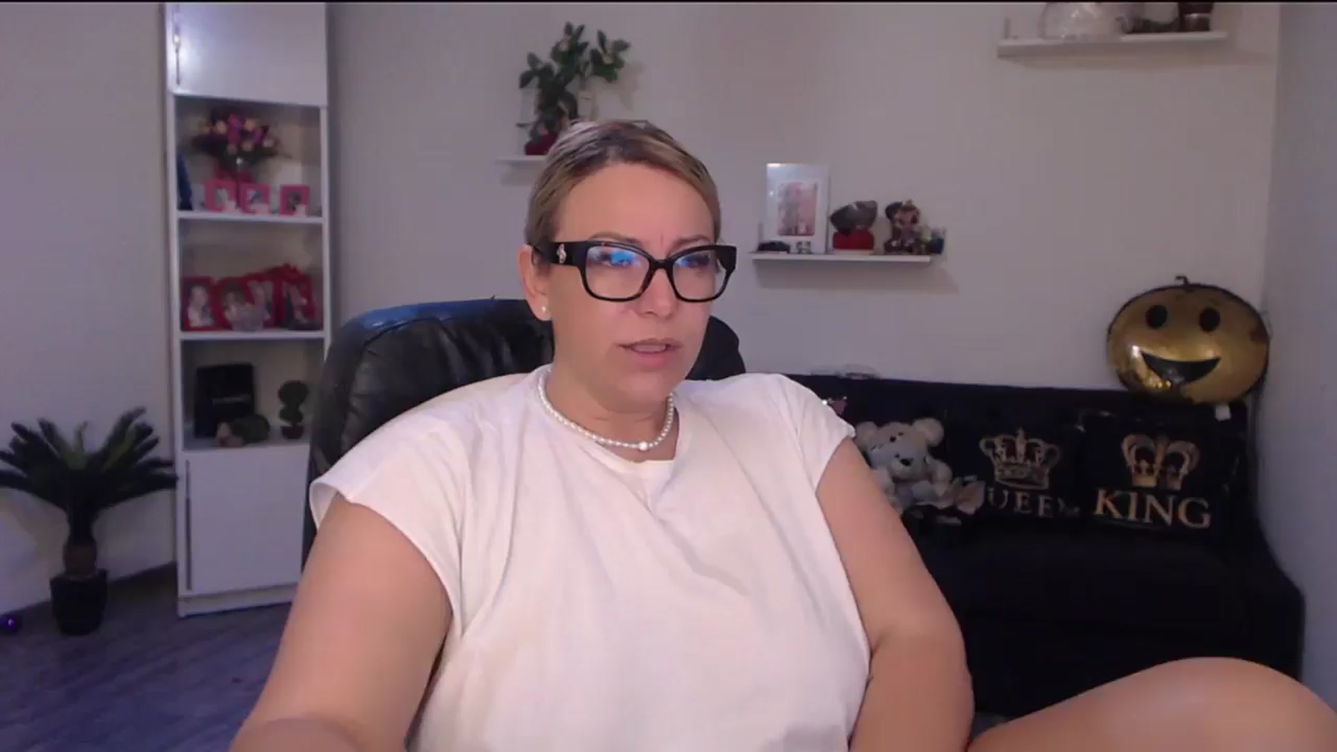 Gallery image thumbnail from A_baby_Boo's myfreecams stream on, 06/04/2025, 04:33 image 15 of 20