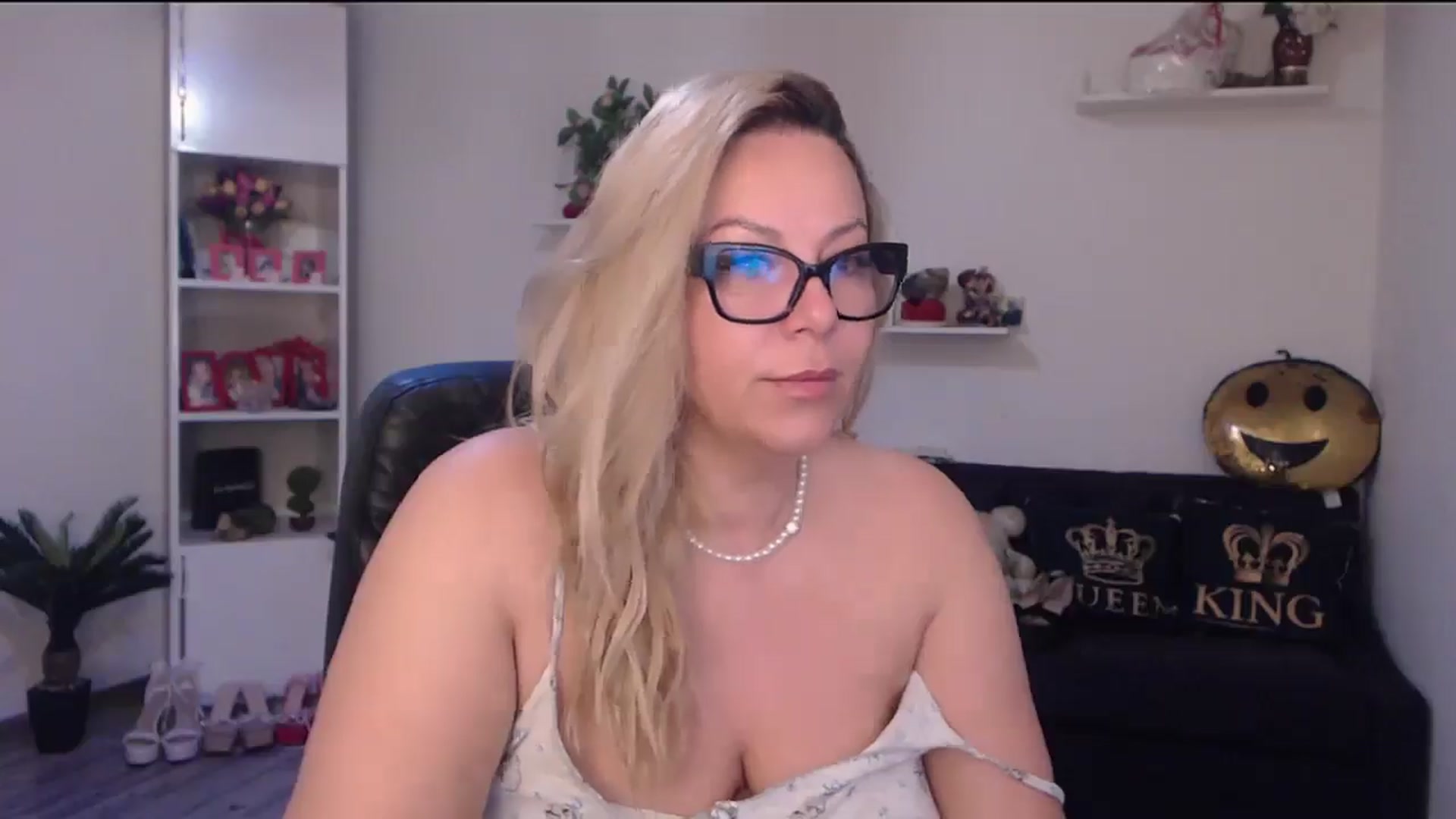 Gallery image thumbnail from A_baby_Boo's myfreecams stream on, 06/08/2025, 08:17 image 2 of 20
