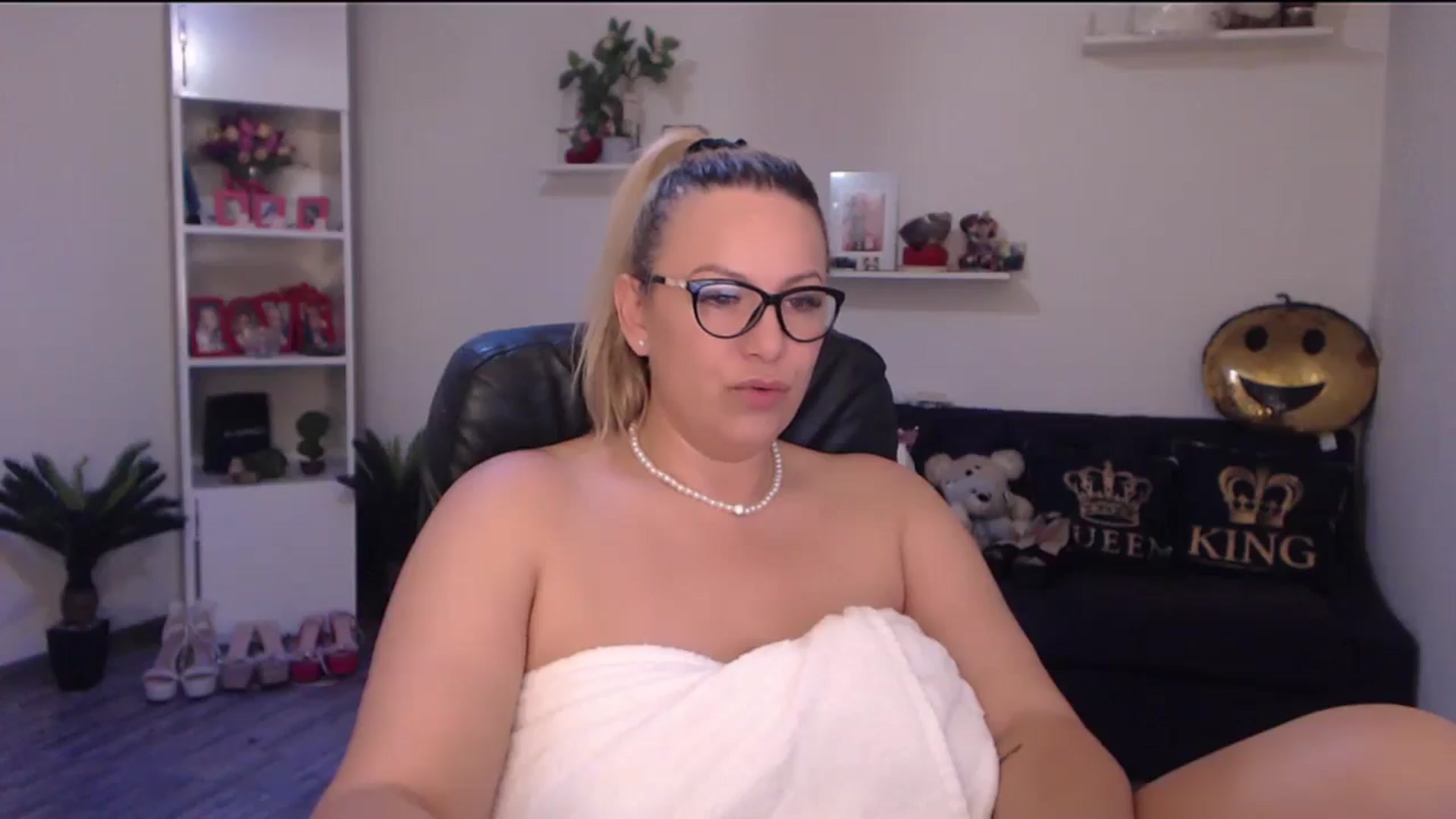 Gallery image thumbnail from A_baby_Boo's myfreecams stream on, 06/08/2025, 13:54 image 9 of 20