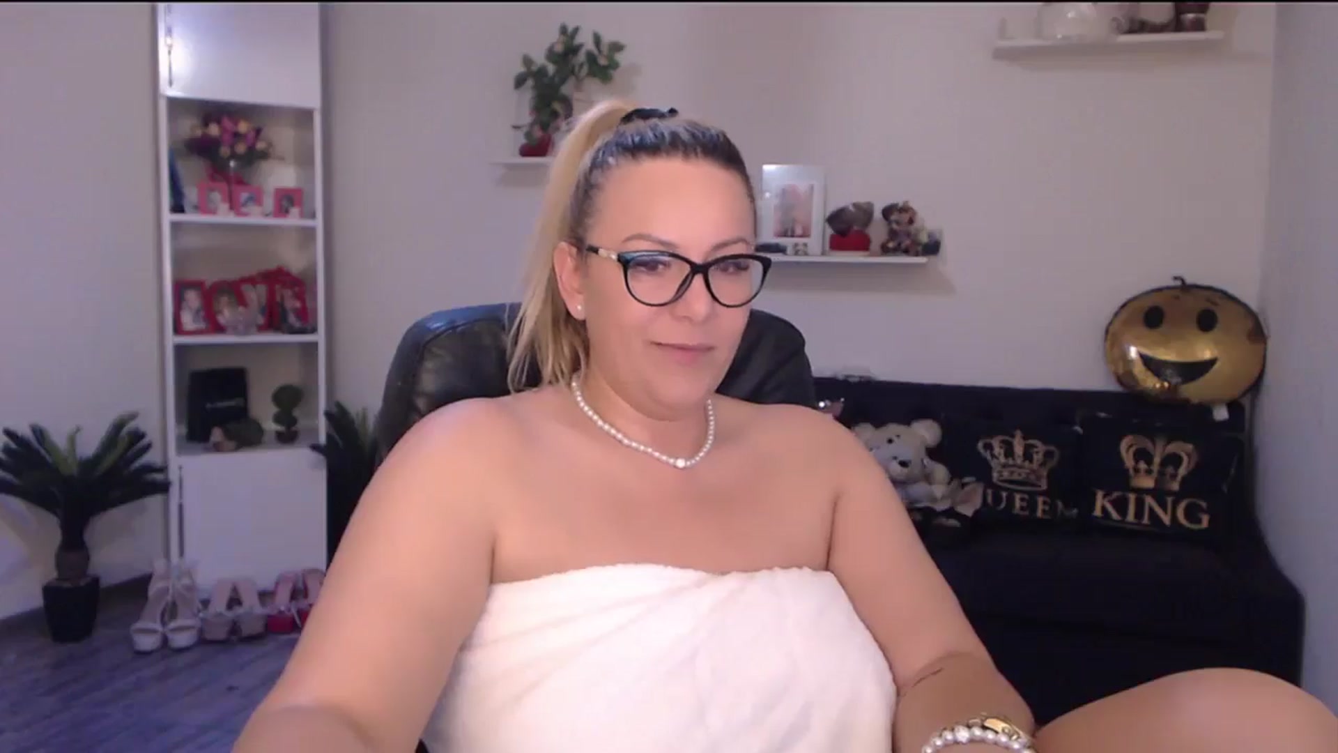 Gallery image thumbnail from A_baby_Boo's myfreecams stream on, 06/08/2025, 13:54 image 3 of 20