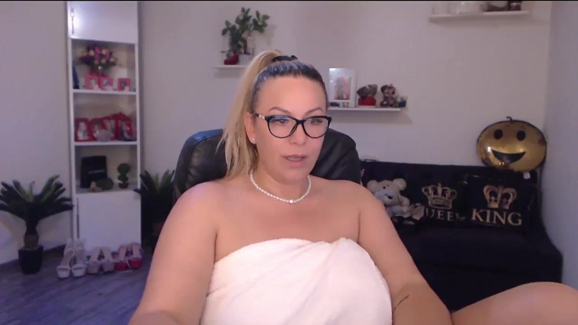 Gallery image thumbnail from A_baby_Boo's myfreecams stream on, 06/08/2025, 13:54 image 18 of 20