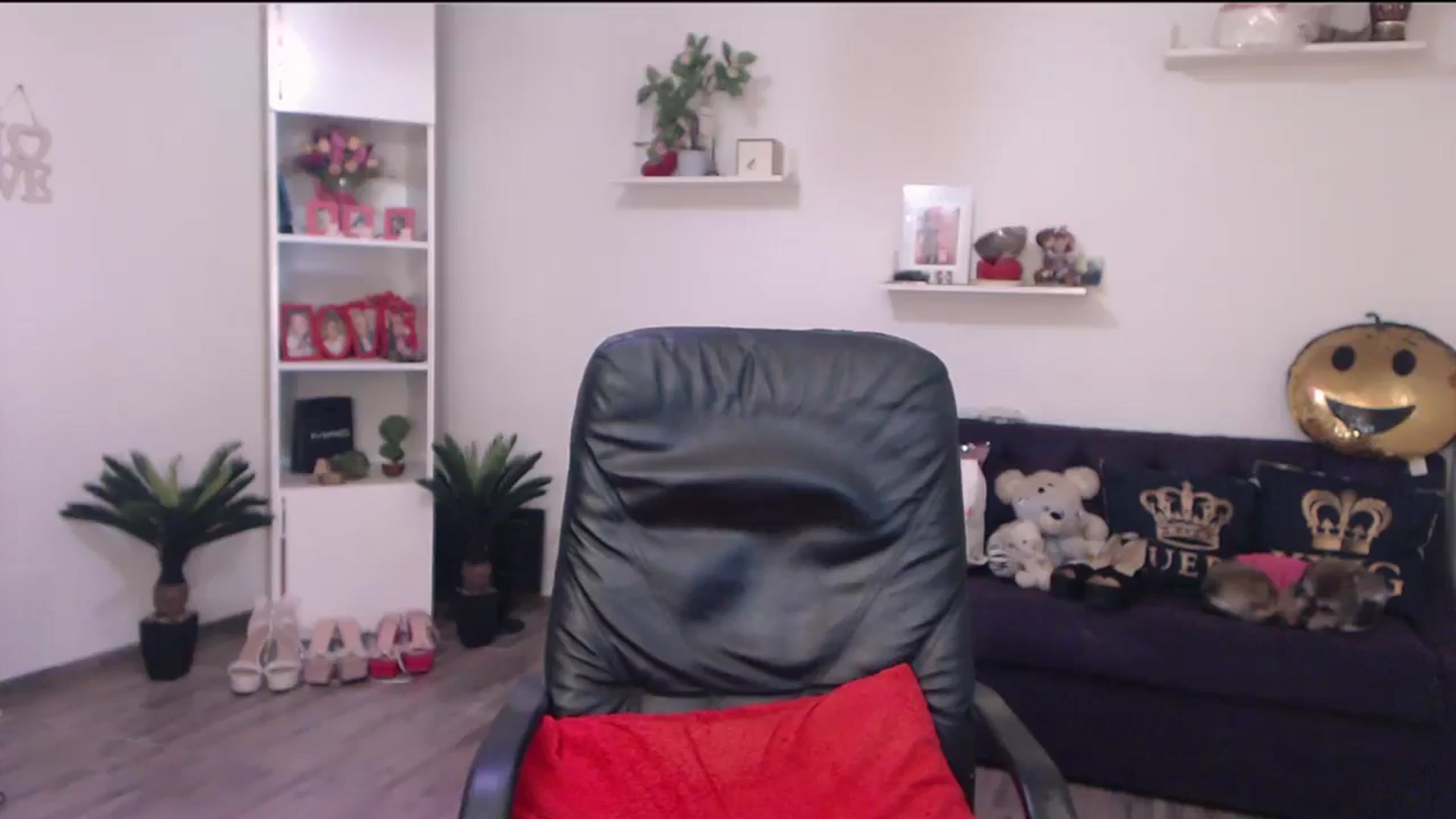 Gallery image thumbnail from A_baby_Boo's myfreecams stream on, 06/11/2025, 07:49 image 9 of 20