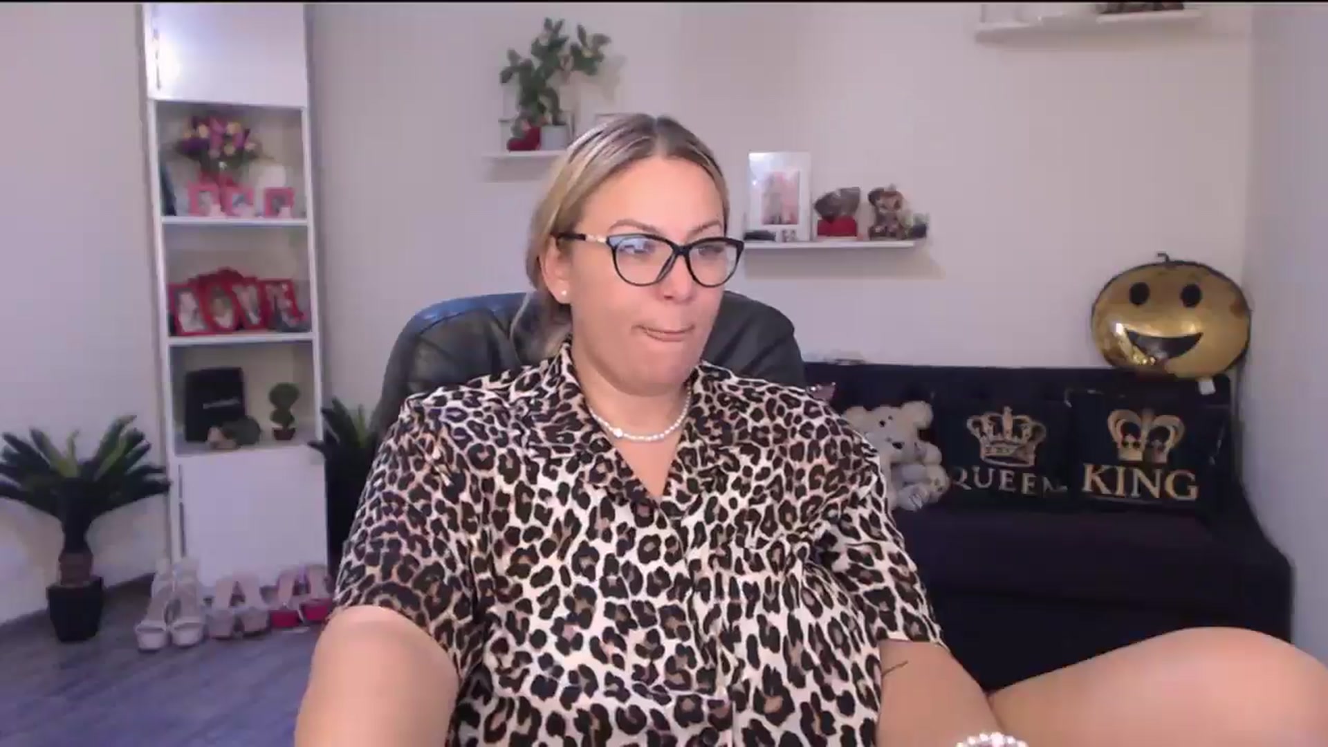 Gallery image thumbnail from A_baby_Boo's myfreecams stream on, 06/12/2025, 16:12 image 17 of 20