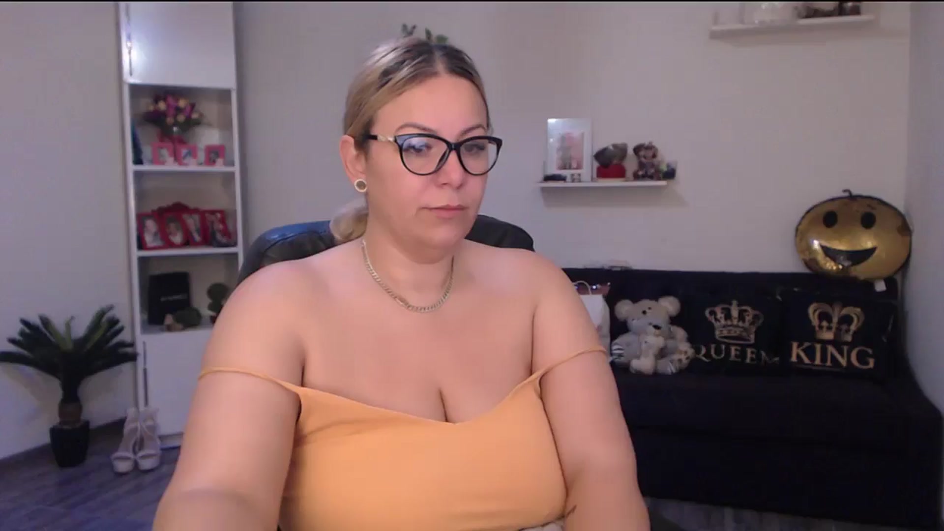 Gallery image thumbnail from A_baby_Boo's myfreecams stream on, 06/16/2025, 08:18 image 20 of 20