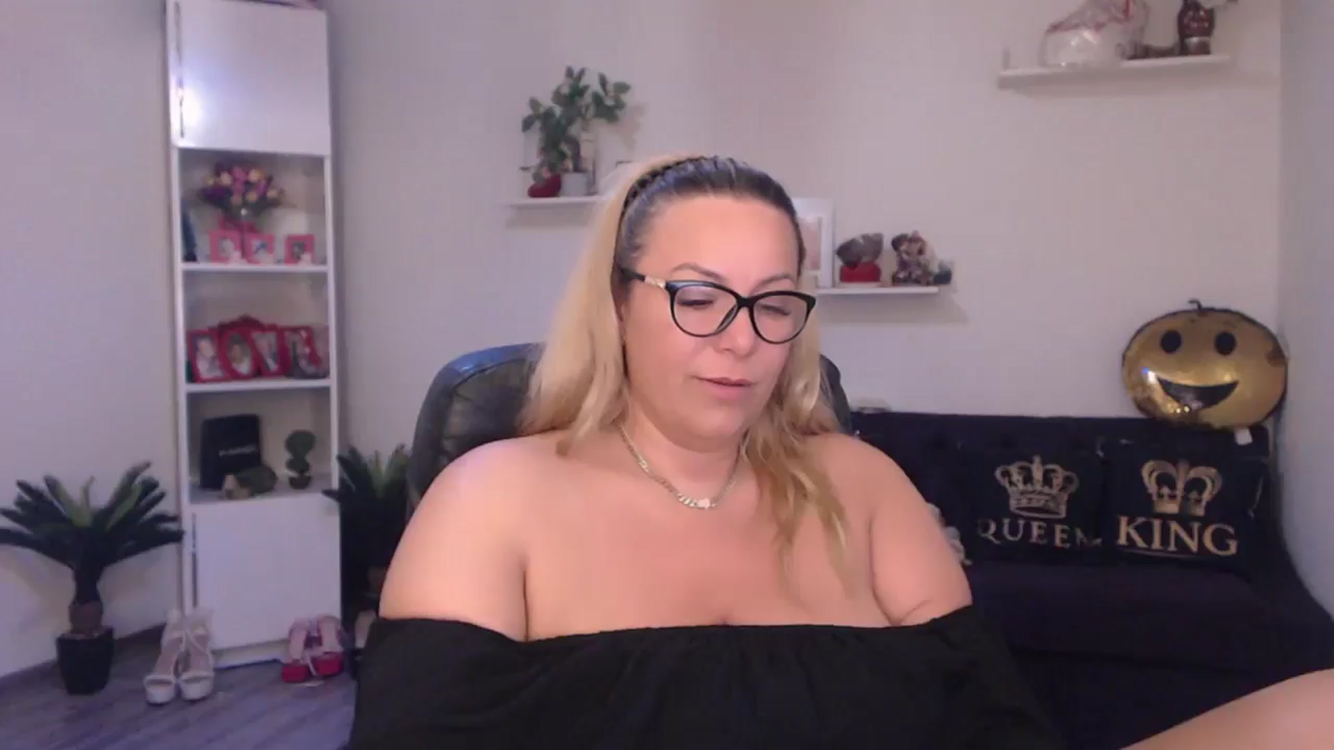 Gallery image thumbnail from A_baby_Boo's myfreecams stream on, 06/25/2025, 15:02 image 14 of 20