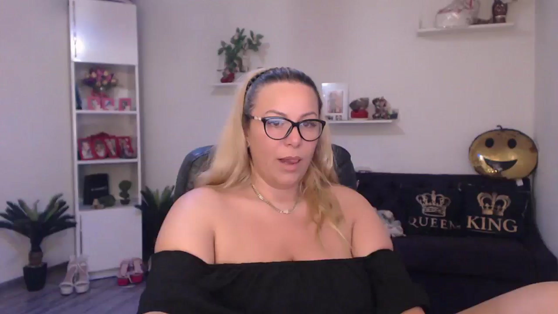Gallery image thumbnail from A_baby_Boo's myfreecams stream on, 06/25/2025, 15:02 image 15 of 20