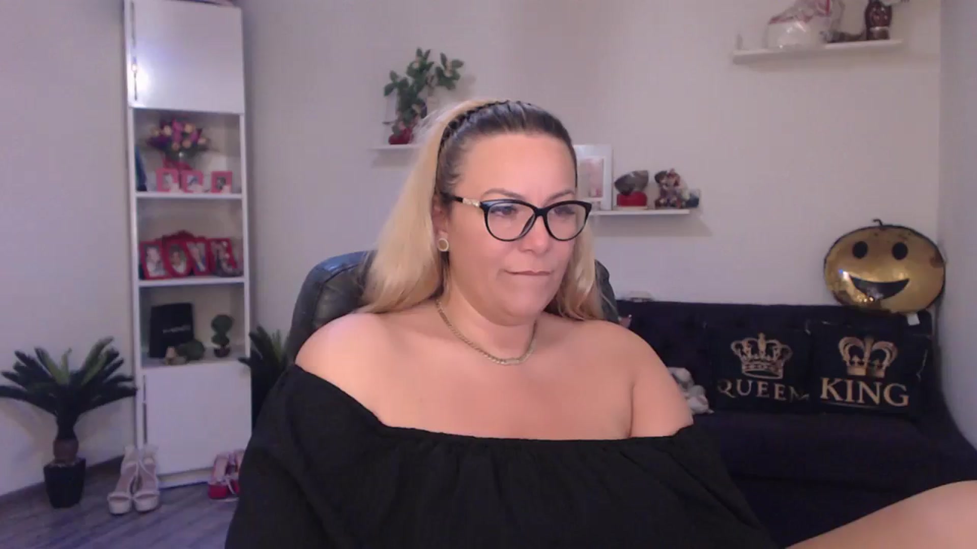 Gallery image thumbnail from A_baby_Boo's myfreecams stream on, 06/25/2025, 15:02 image 3 of 20