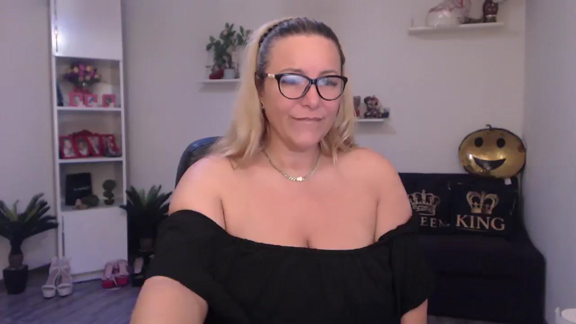 Gallery image thumbnail from A_baby_Boo's myfreecams stream on, 06/25/2025, 16:10 image 19 of 20