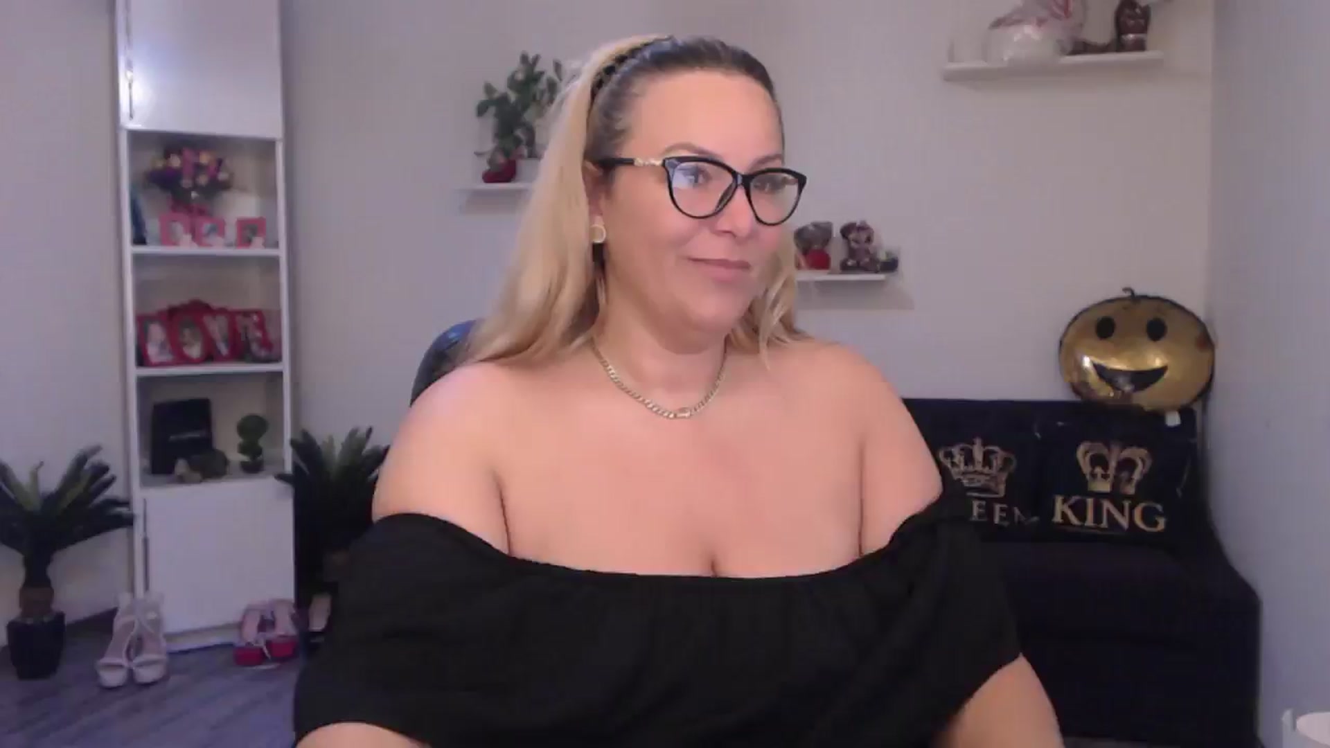 Gallery image thumbnail from A_baby_Boo's myfreecams stream on, 06/25/2025, 16:10 image 17 of 20