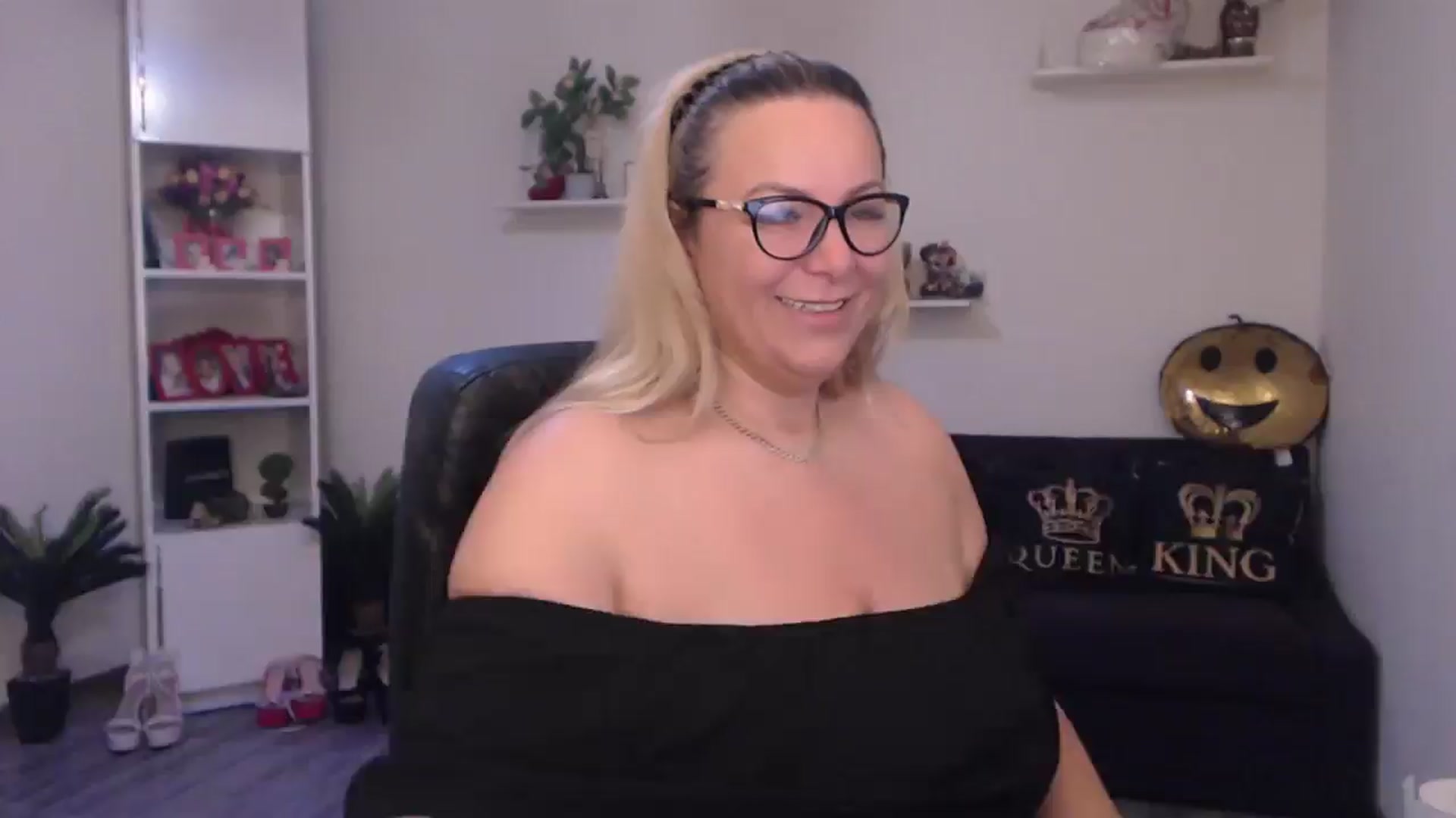 Gallery image thumbnail from A_baby_Boo's myfreecams stream on, 06/25/2025, 16:10 image 18 of 20