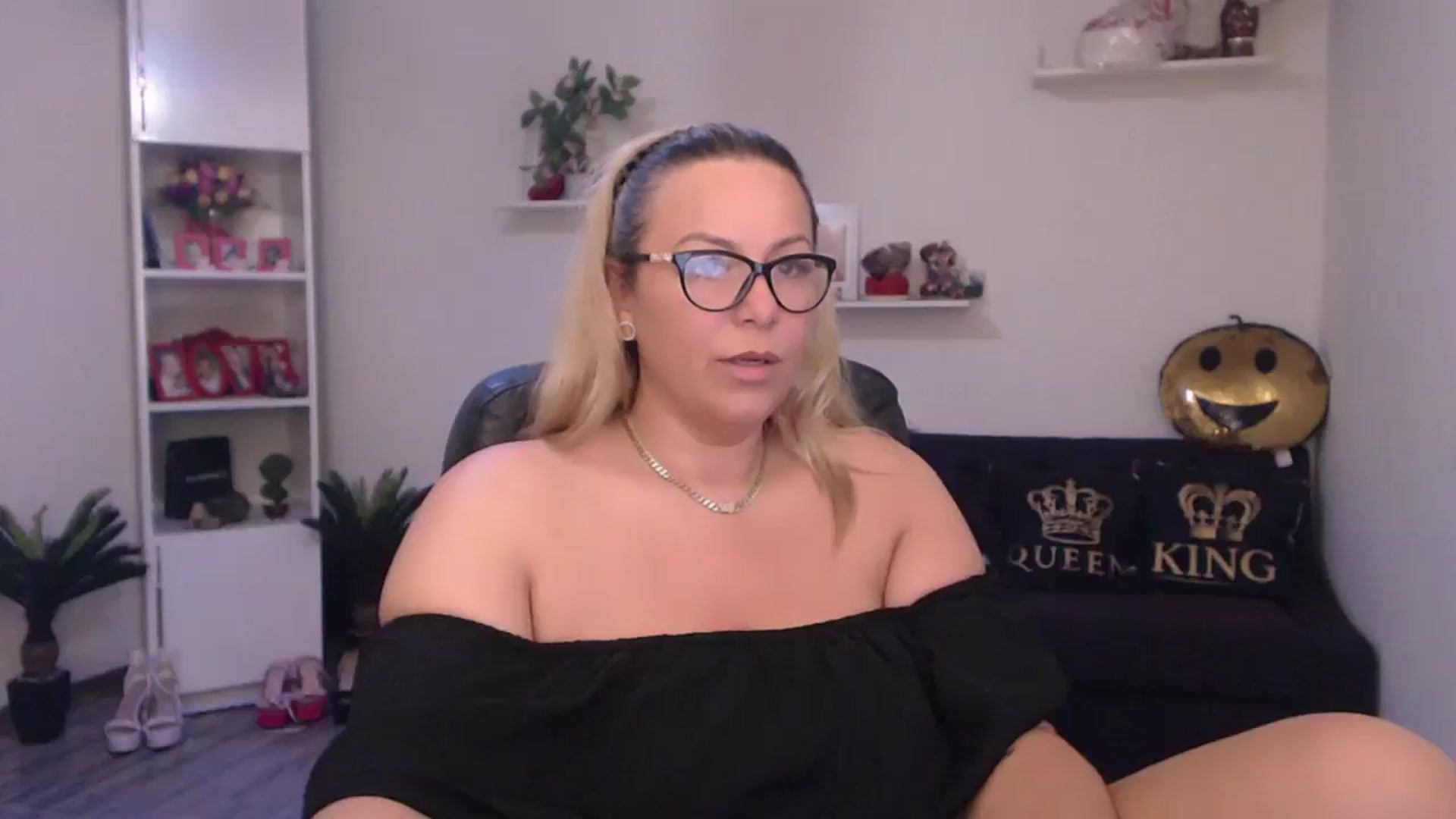 Gallery image thumbnail from A_baby_Boo's myfreecams stream on, 06/25/2025, 16:10 image 7 of 20
